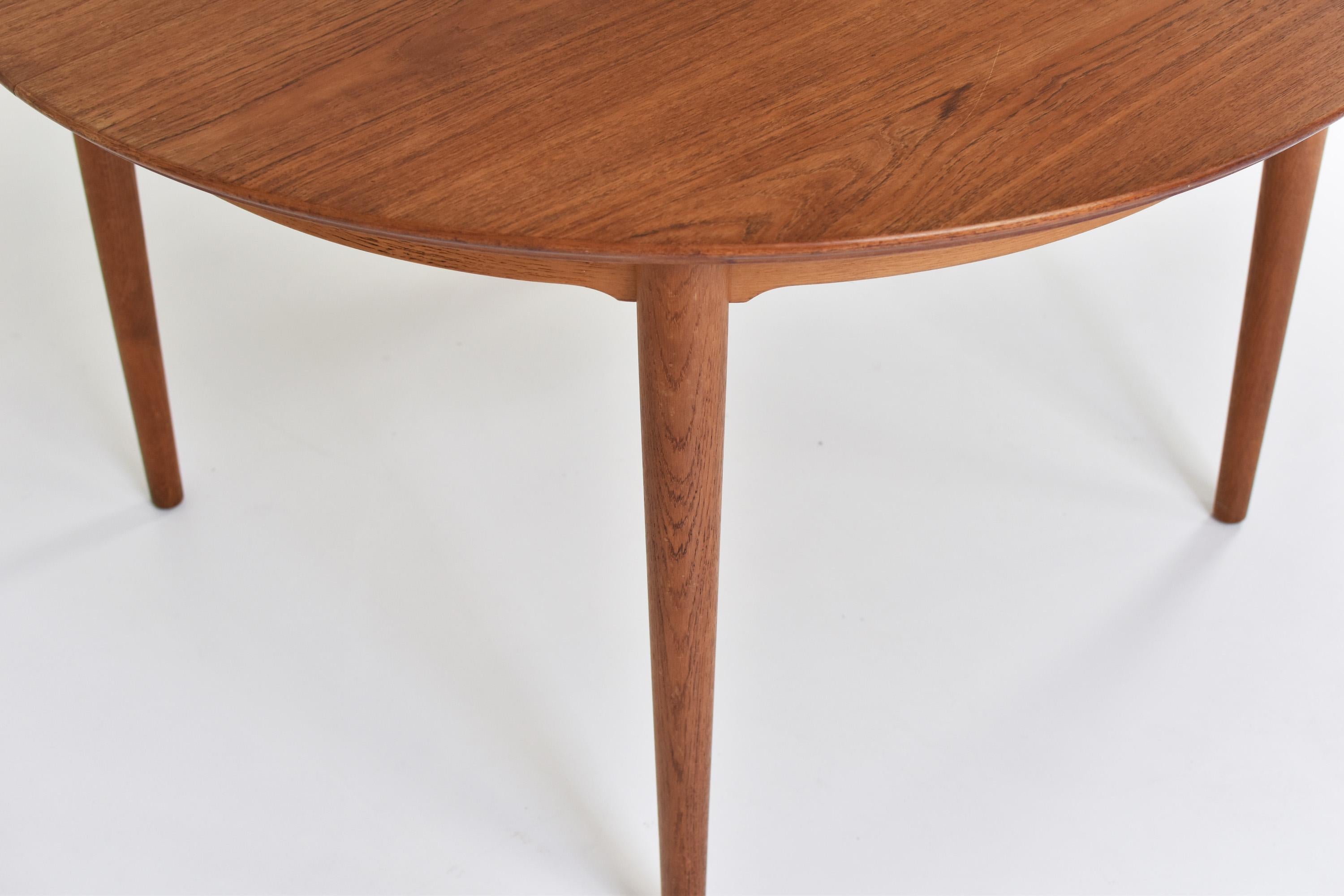 Model No. 204 Dining Table by Arne Vodder for Sibast Mobler, Denmark, 1955 In Good Condition In Antwerp, BE