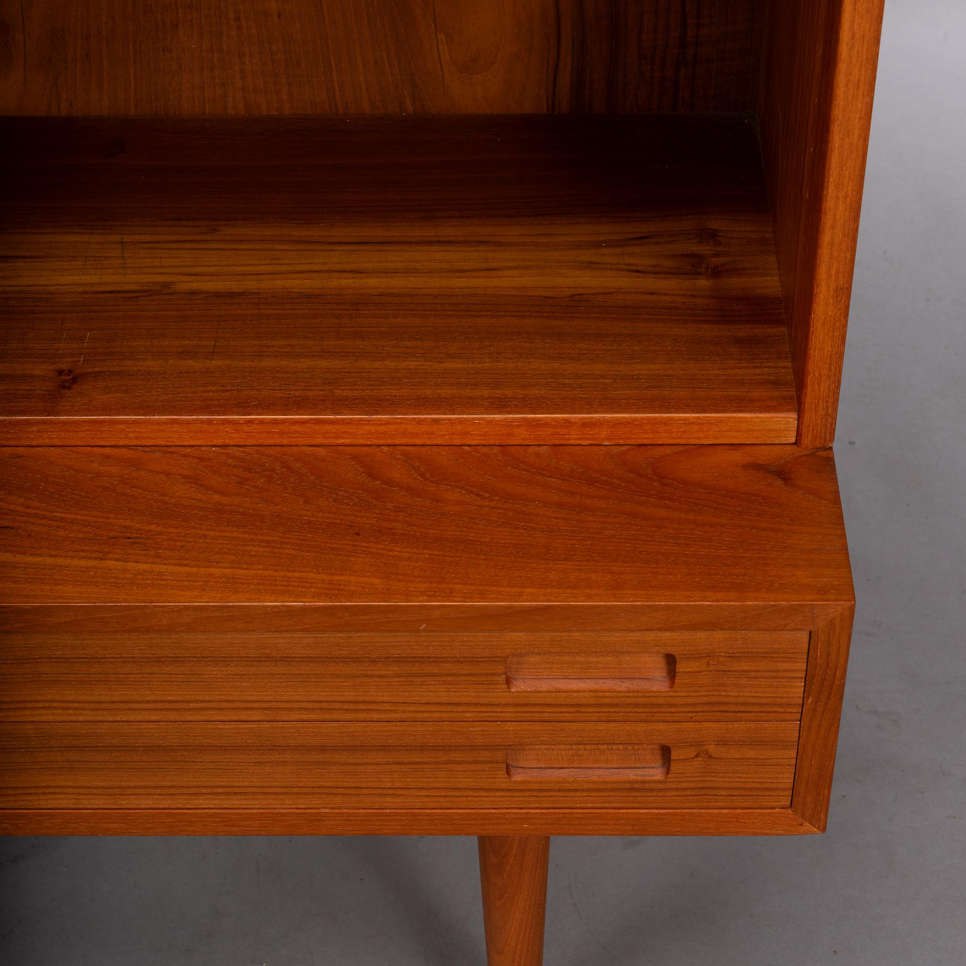 Madia e libreria in teak Model No. 26 di Hundevad & Co., anni '60 in vendita 7