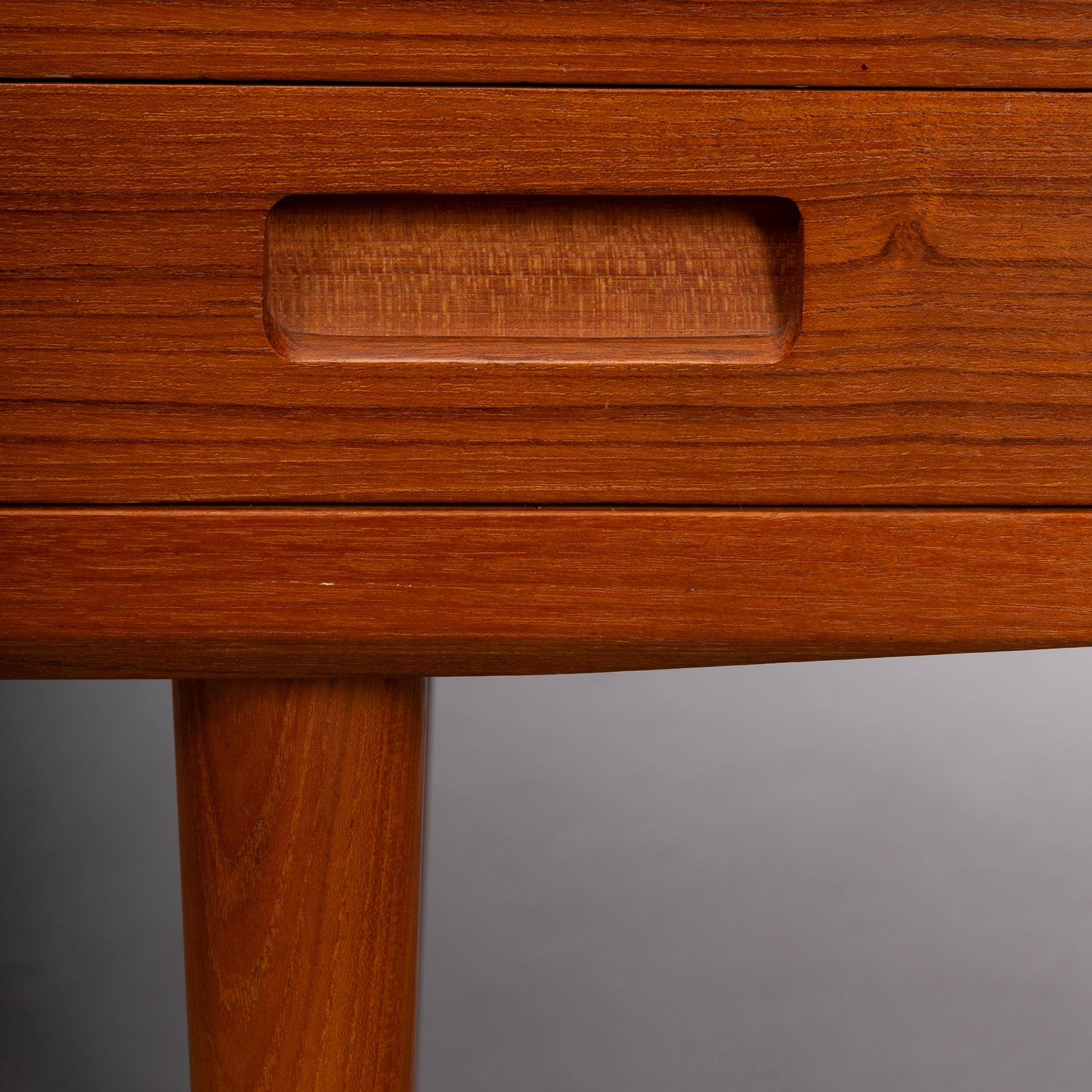 Madia e libreria in teak Model No. 26 di Hundevad & Co., anni '60 in vendita 8