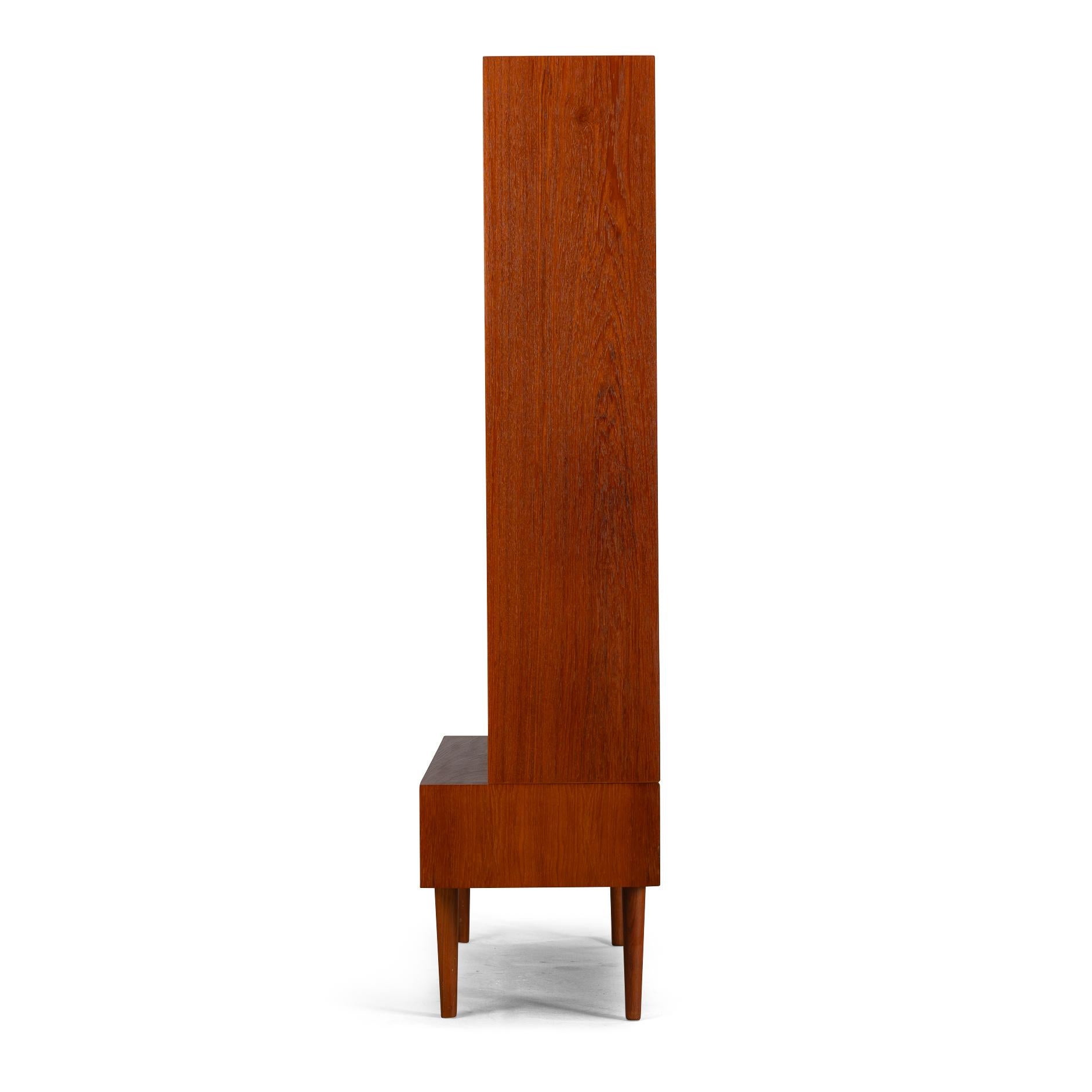 Mid-Century Modern Model No. 26 Teak Sideboard and Bookcase by Hundevad & Co, 1960s For Sale