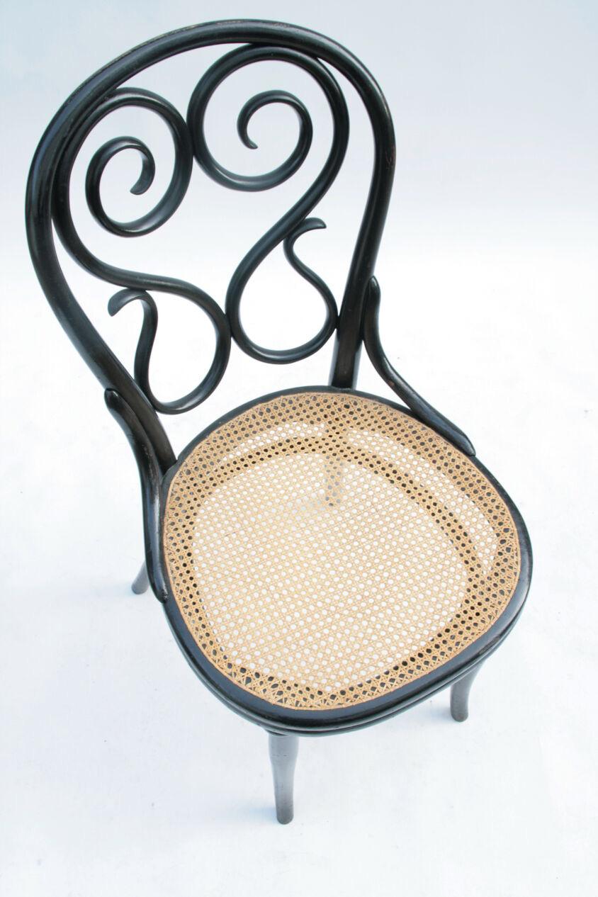 Model No. 4 Daum café chair by Thonet, Austria 1880s 7