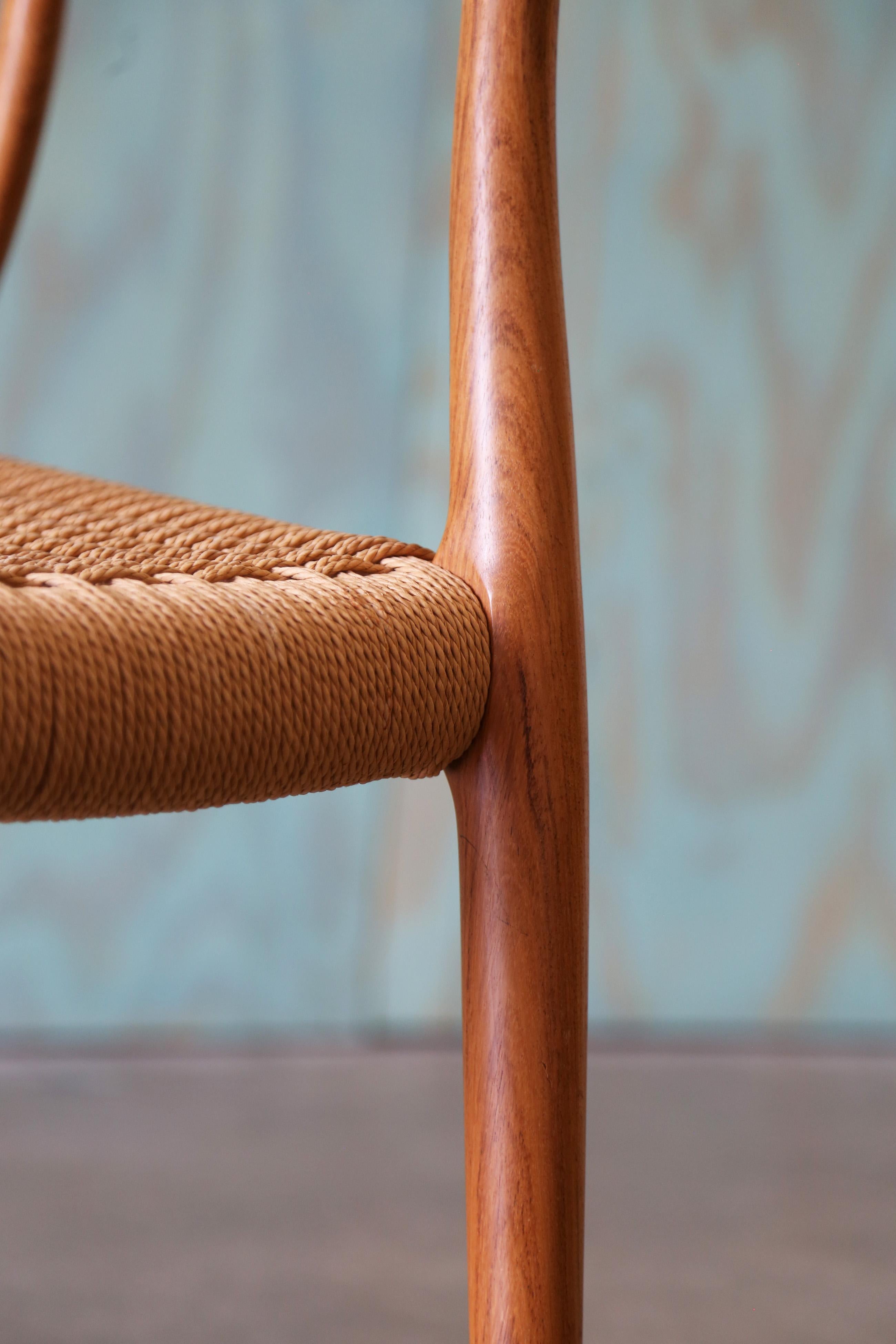 Model no. 62 Rosewood Carver Armchair by Niels Møller, Denmark, circa 1962 For Sale 6