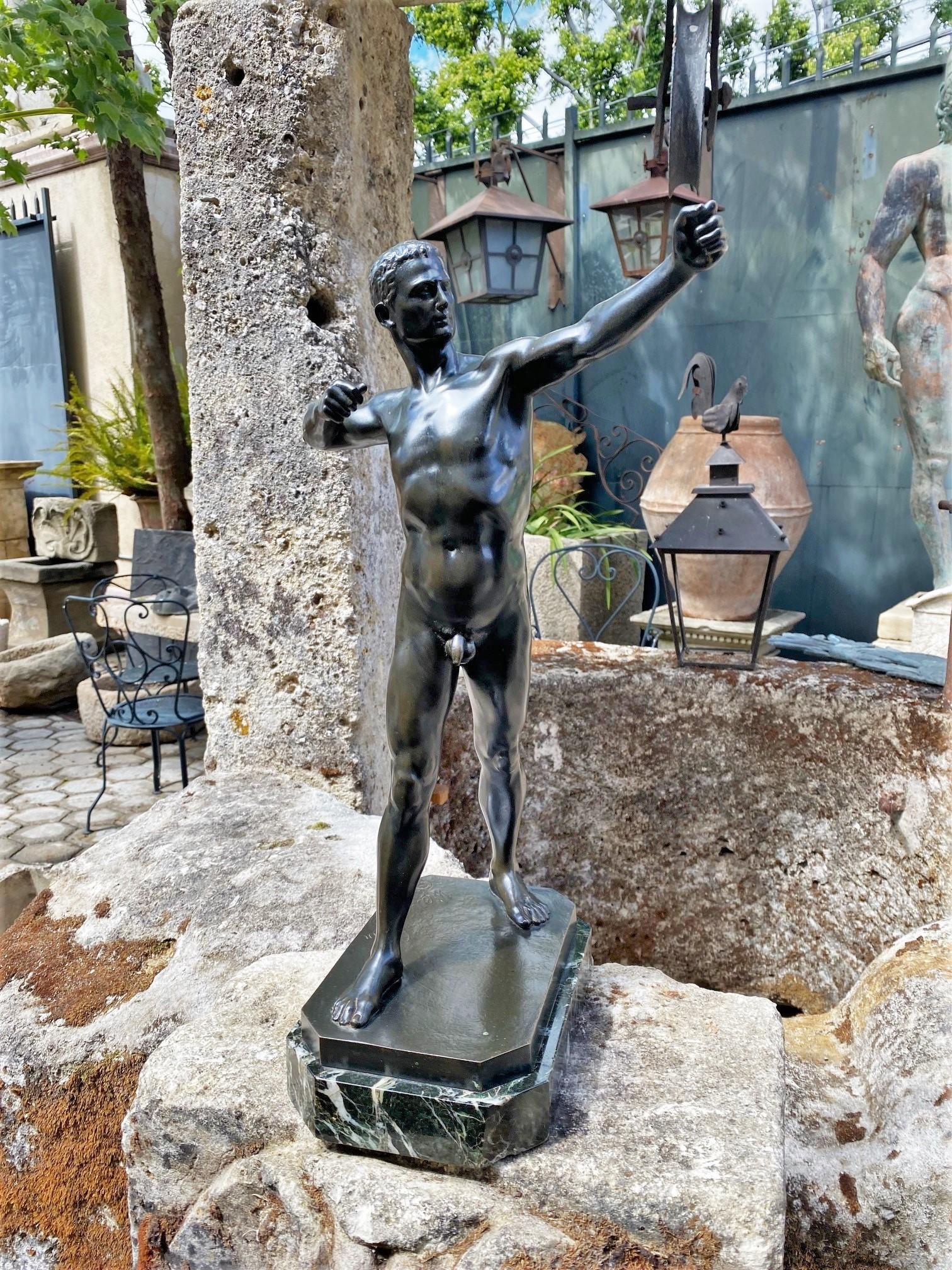 Modelo Arquero desnudo montado escultura busto bronce base piedra Art Deco antigüedades CA . Excelente color y detalles decorativos Escultura en un escritorio como adorno en una chimenea manto, en una mesa auxiliar o una biblioteca, colocado en una