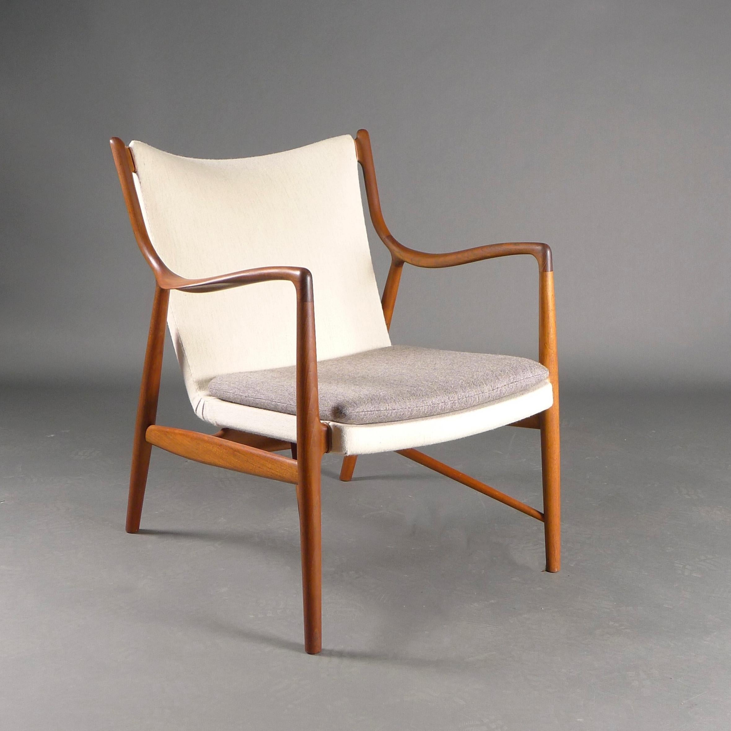 Model NV45 Easy Chair, Designed by Finn Juhl, Made by Niels Vodder, 1940s For Sale 7