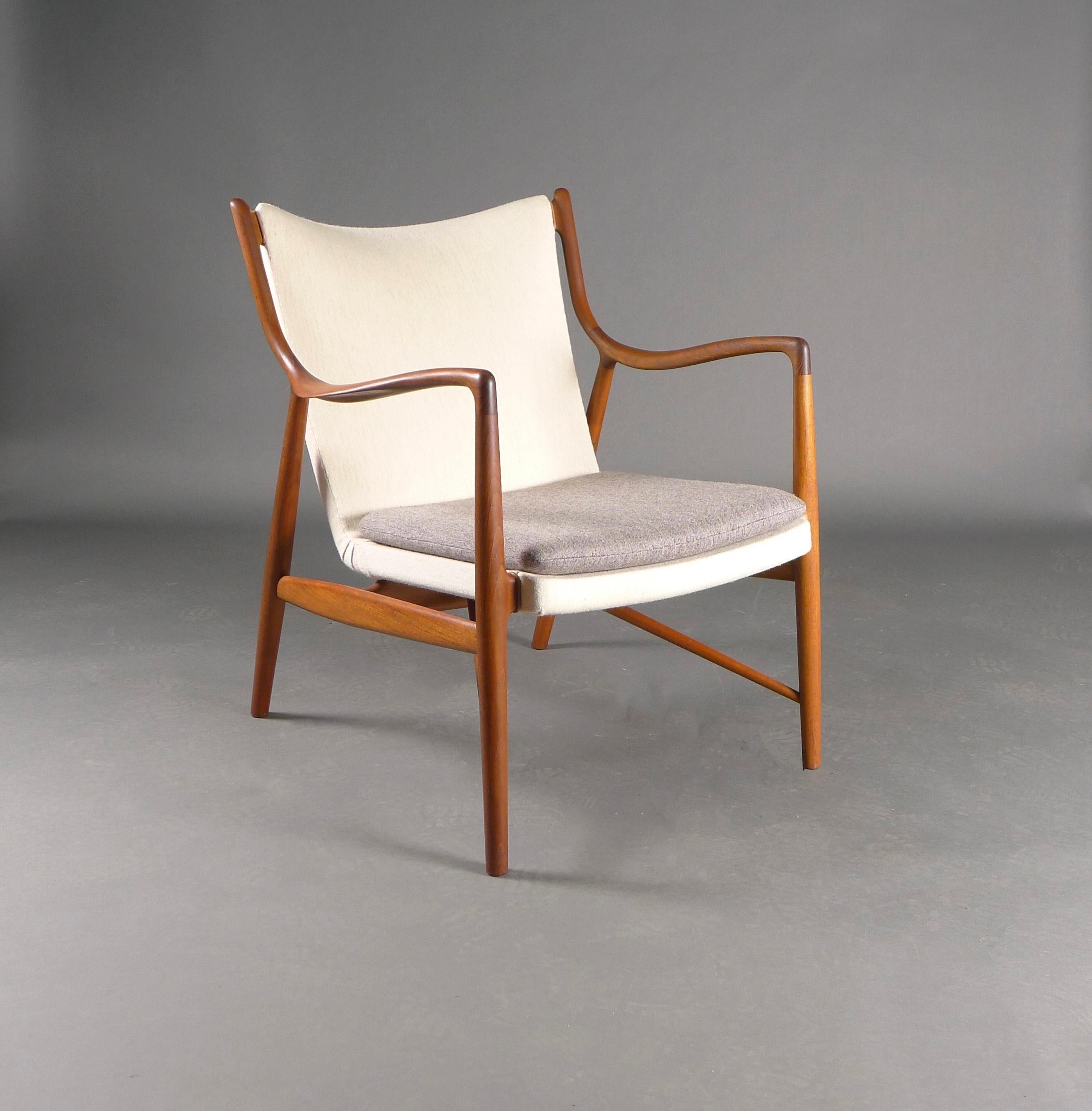 Model NV45 Easy Chair, Designed by Finn Juhl, Made by Niels Vodder, 1940s For Sale 8