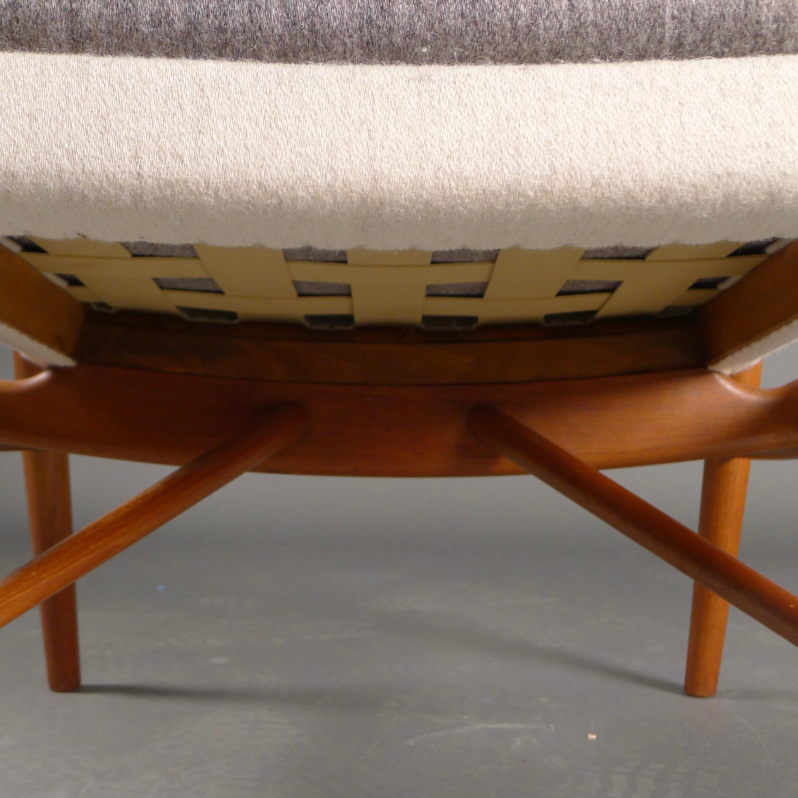 Model NV45 Easy Chair, Designed by Finn Juhl, Made by Niels Vodder, 1940s For Sale 9