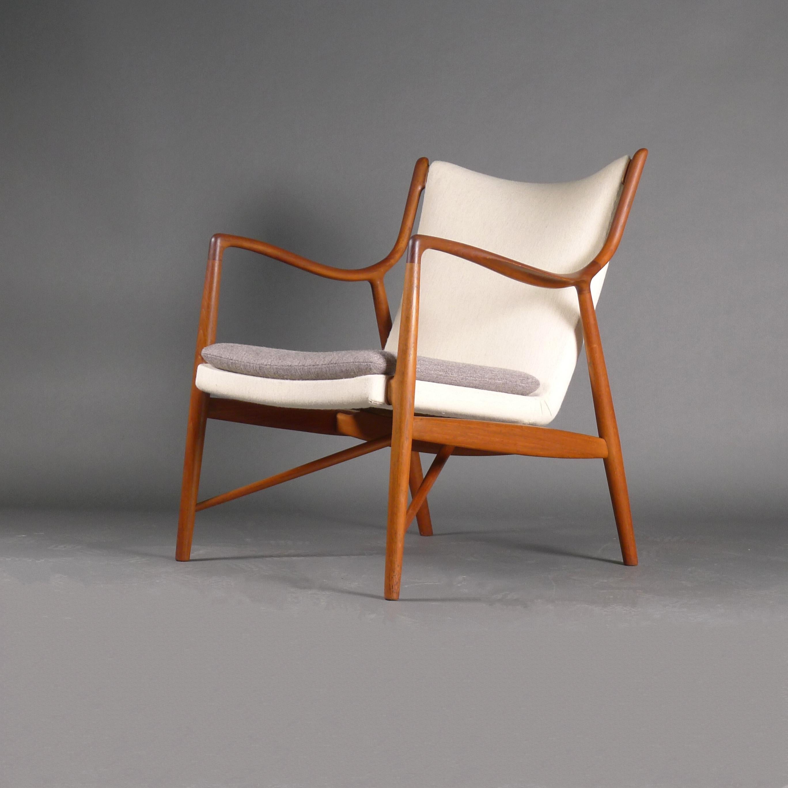 Mid-Century Modern Model NV45 Easy Chair, Designed by Finn Juhl, Made by Niels Vodder, 1940s For Sale