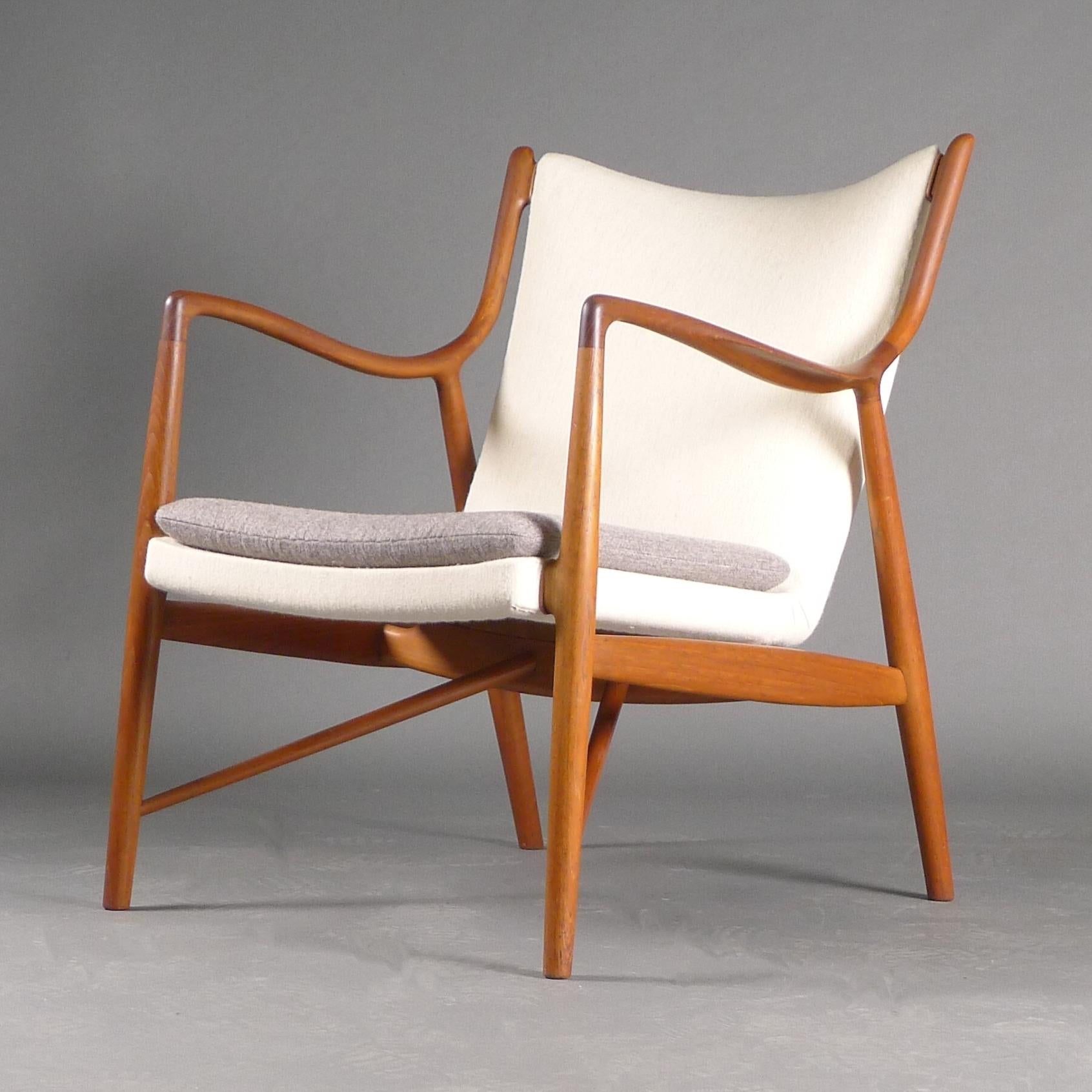 Model NV45 Easy Chair, Designed by Finn Juhl, Made by Niels Vodder, 1940s In Good Condition For Sale In Wargrave, Berkshire