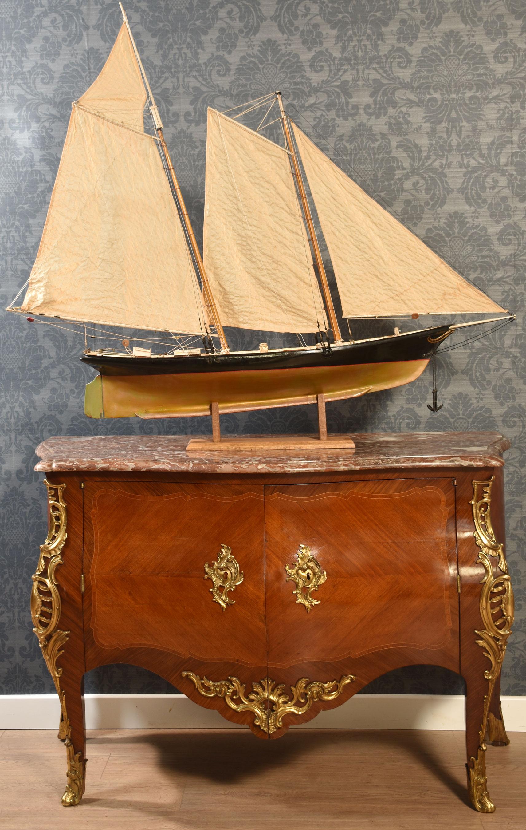Maquette du voilier de course de la Coupe de l'America 