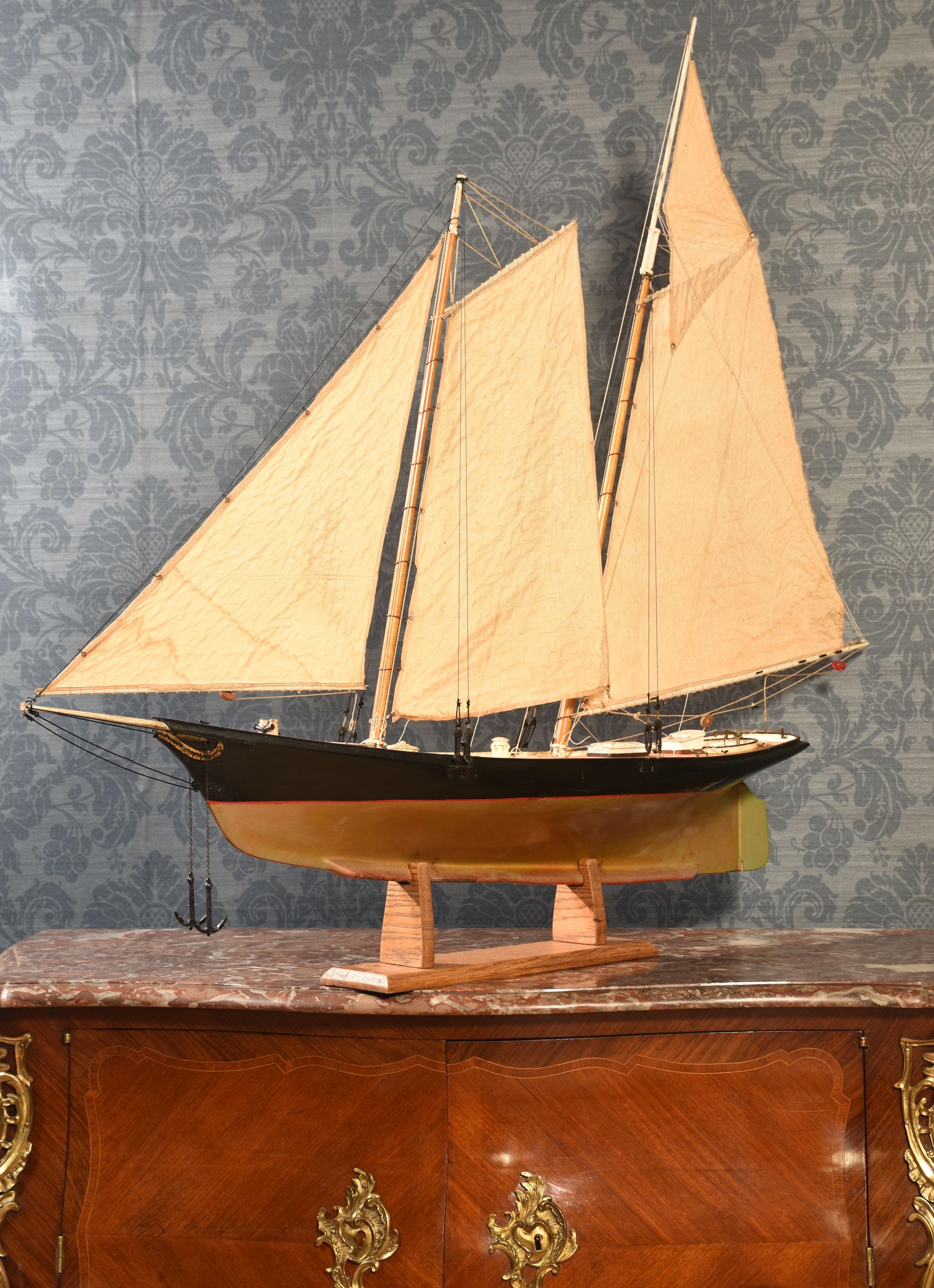 Modèle de yacht de course en vente 1