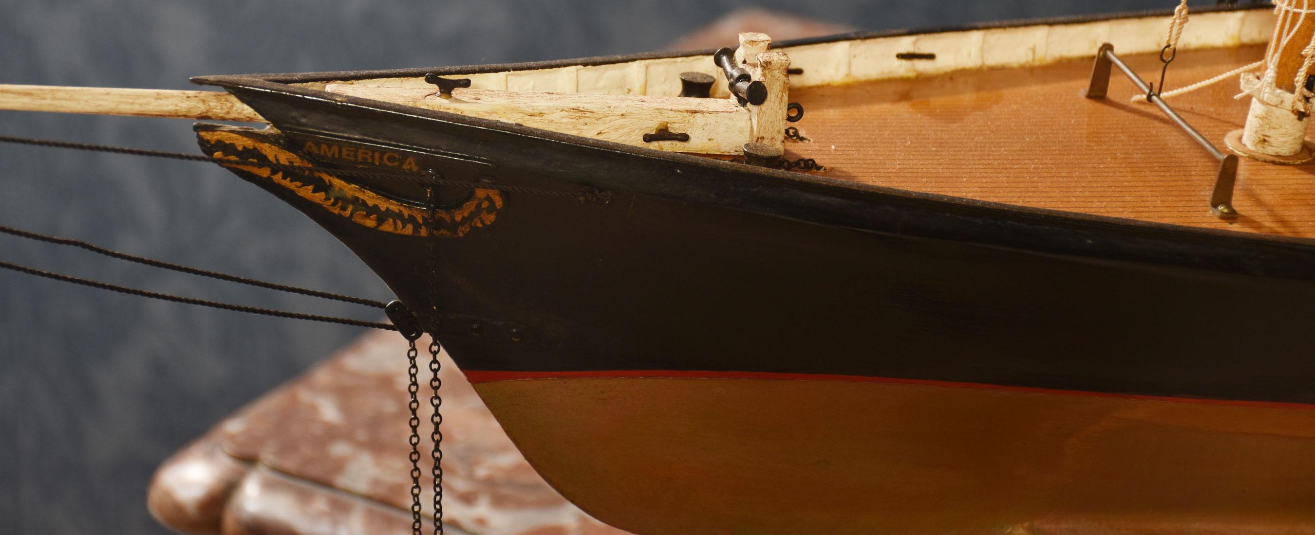 Modèle de yacht de course en vente 3