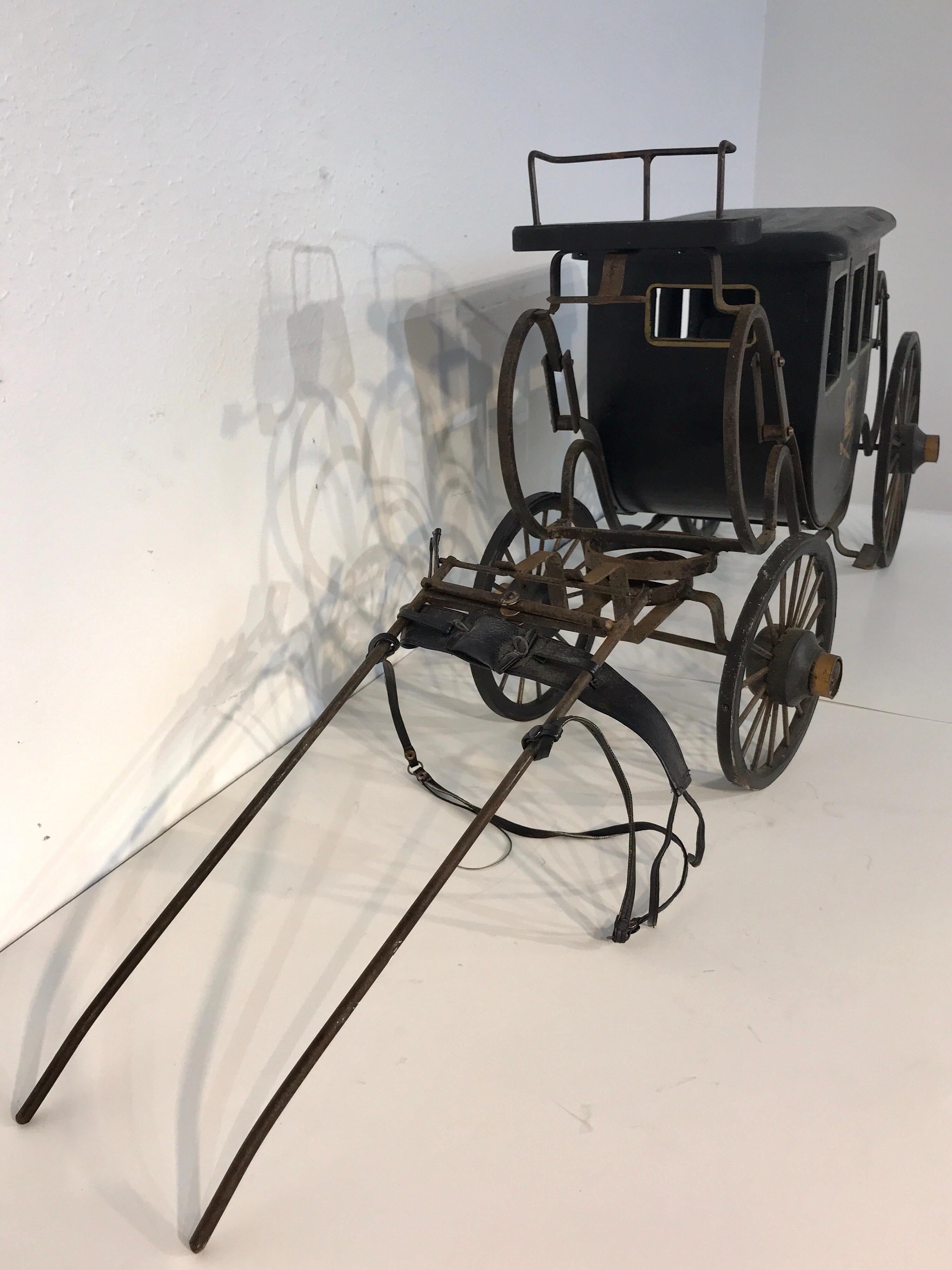 Model of a Royal Carriage  In Good Condition For Sale In West Palm Beach, FL