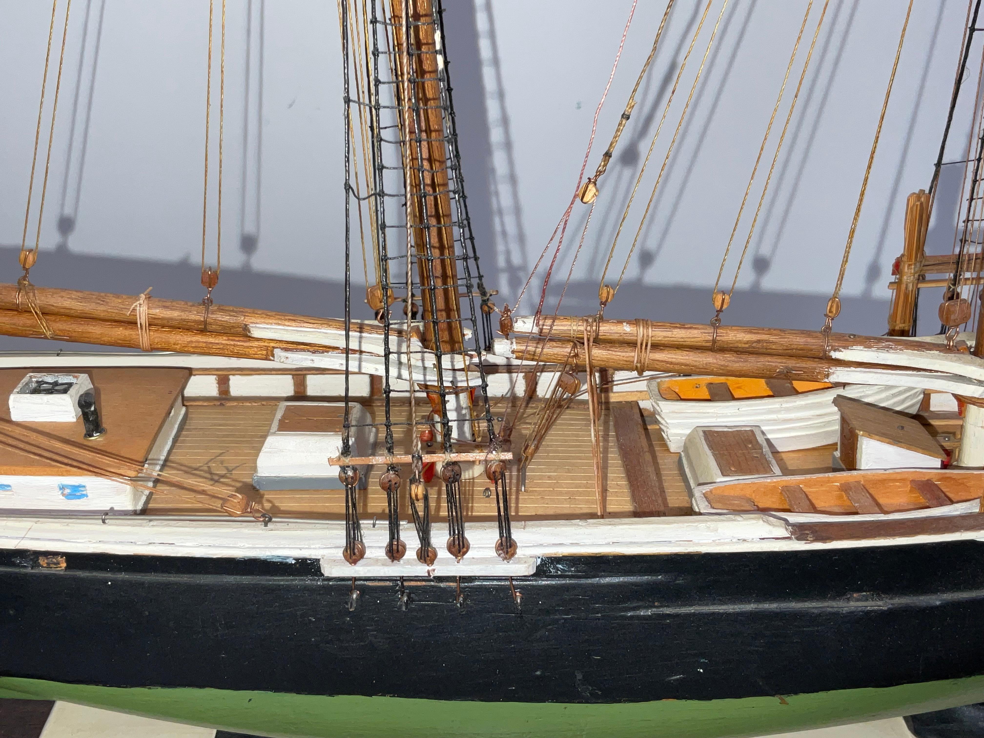 Modèle d'un érudit de pêcheur de style Sharpshooter en vente 4