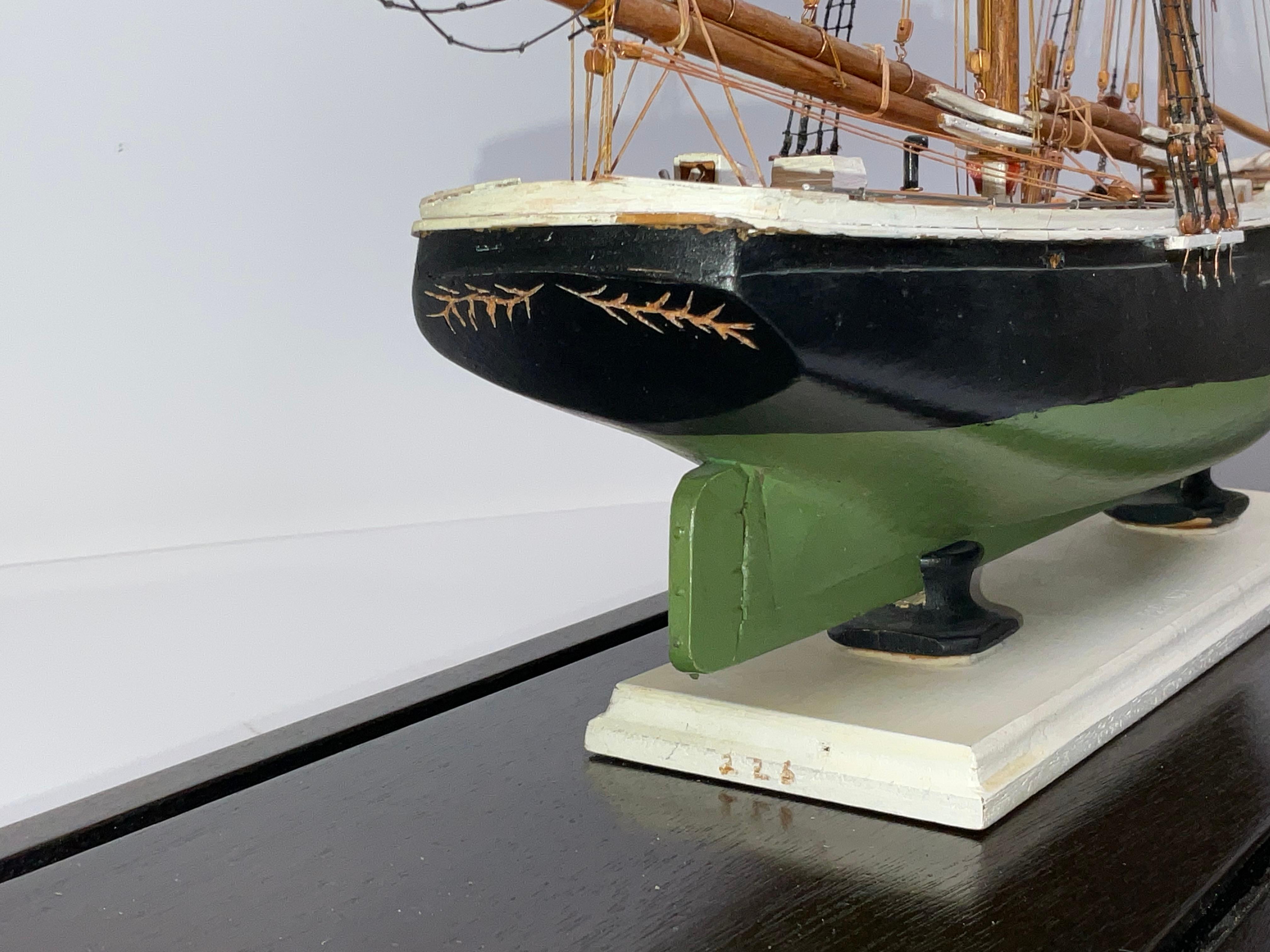 Modèle d'un érudit de pêcheur de style Sharpshooter en vente 7