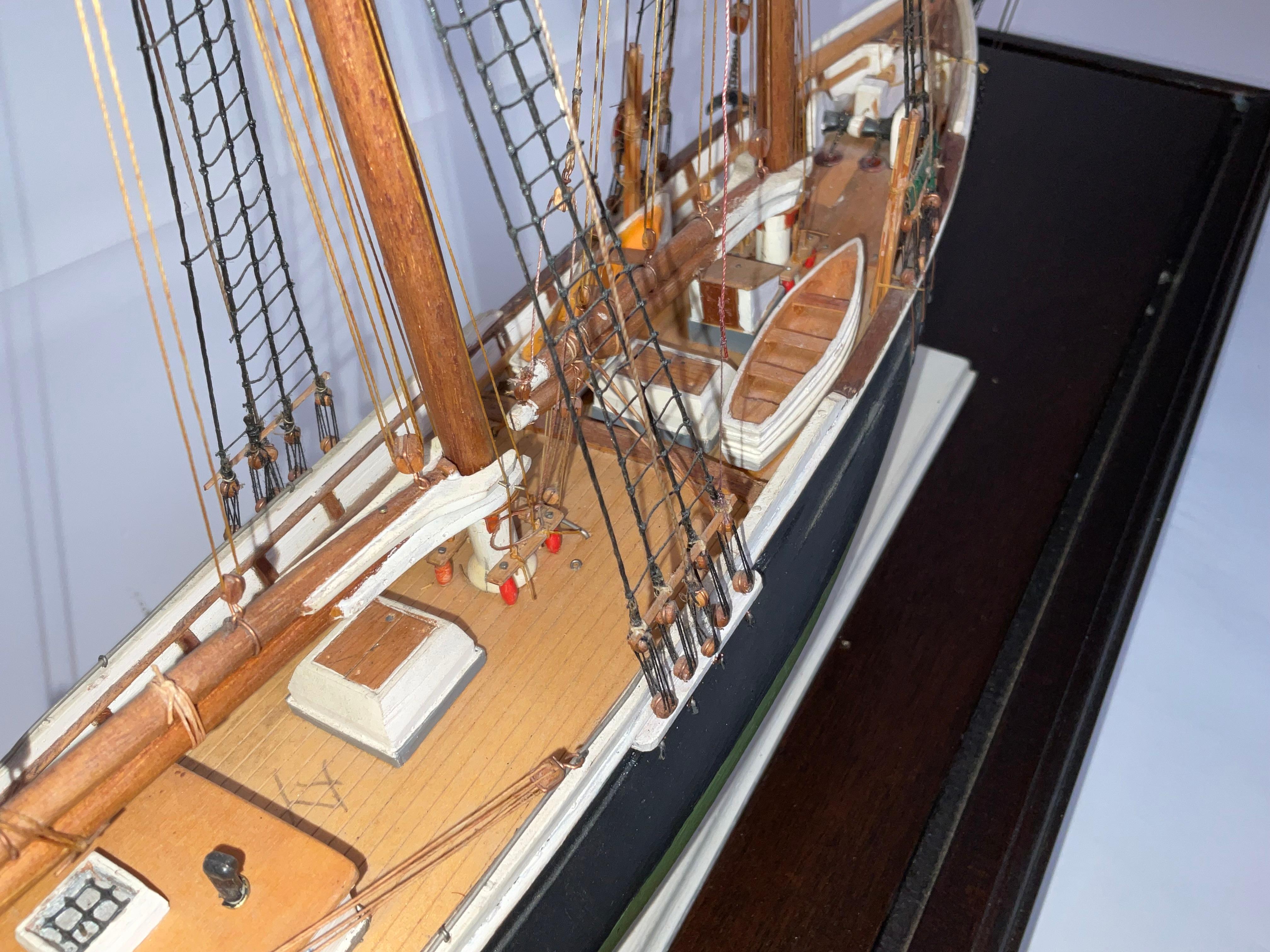 Modèle d'un érudit de pêcheur de style Sharpshooter en vente 10
