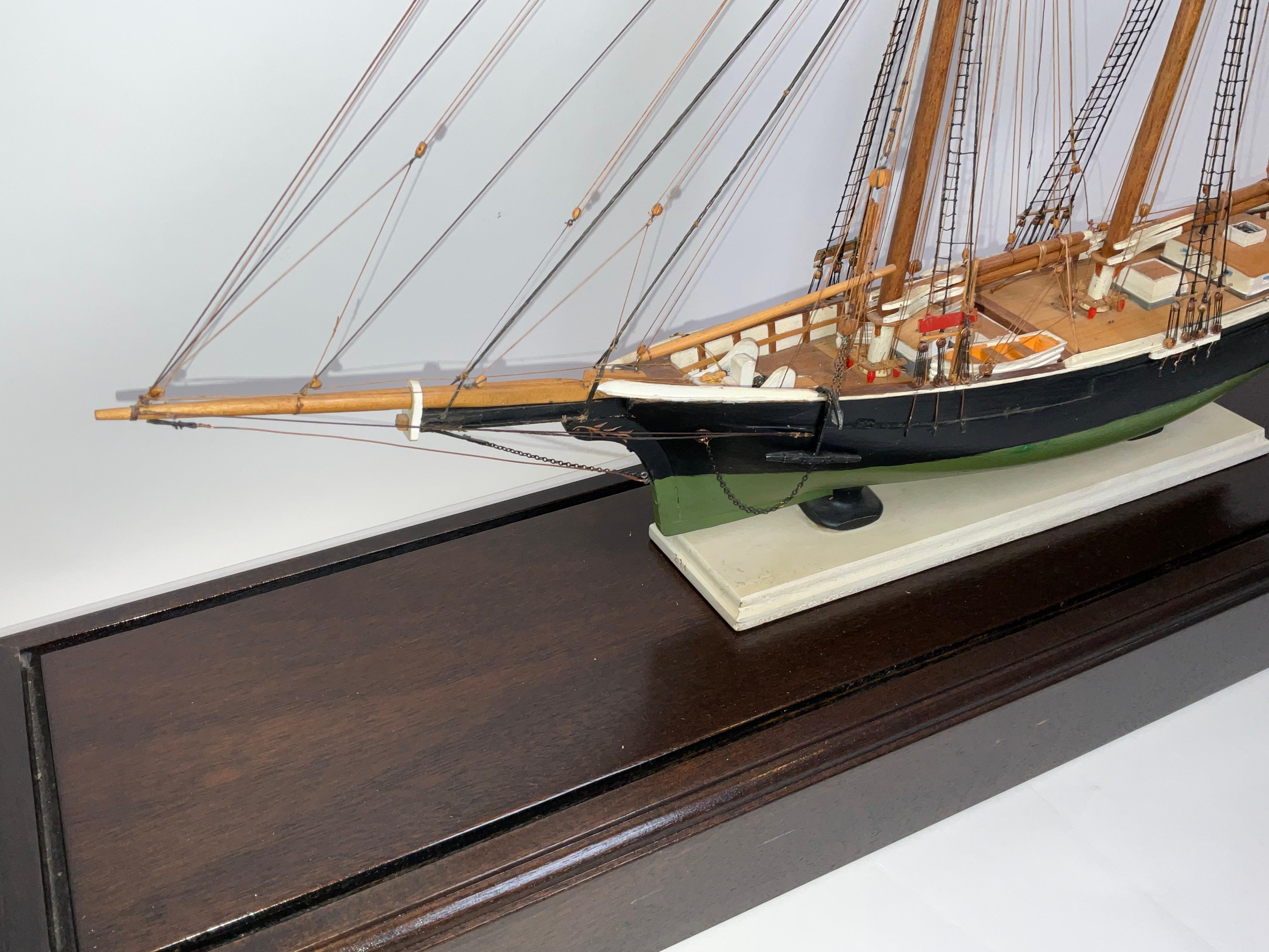 Modèle d'un érudit de pêcheur de style Sharpshooter en vente 11