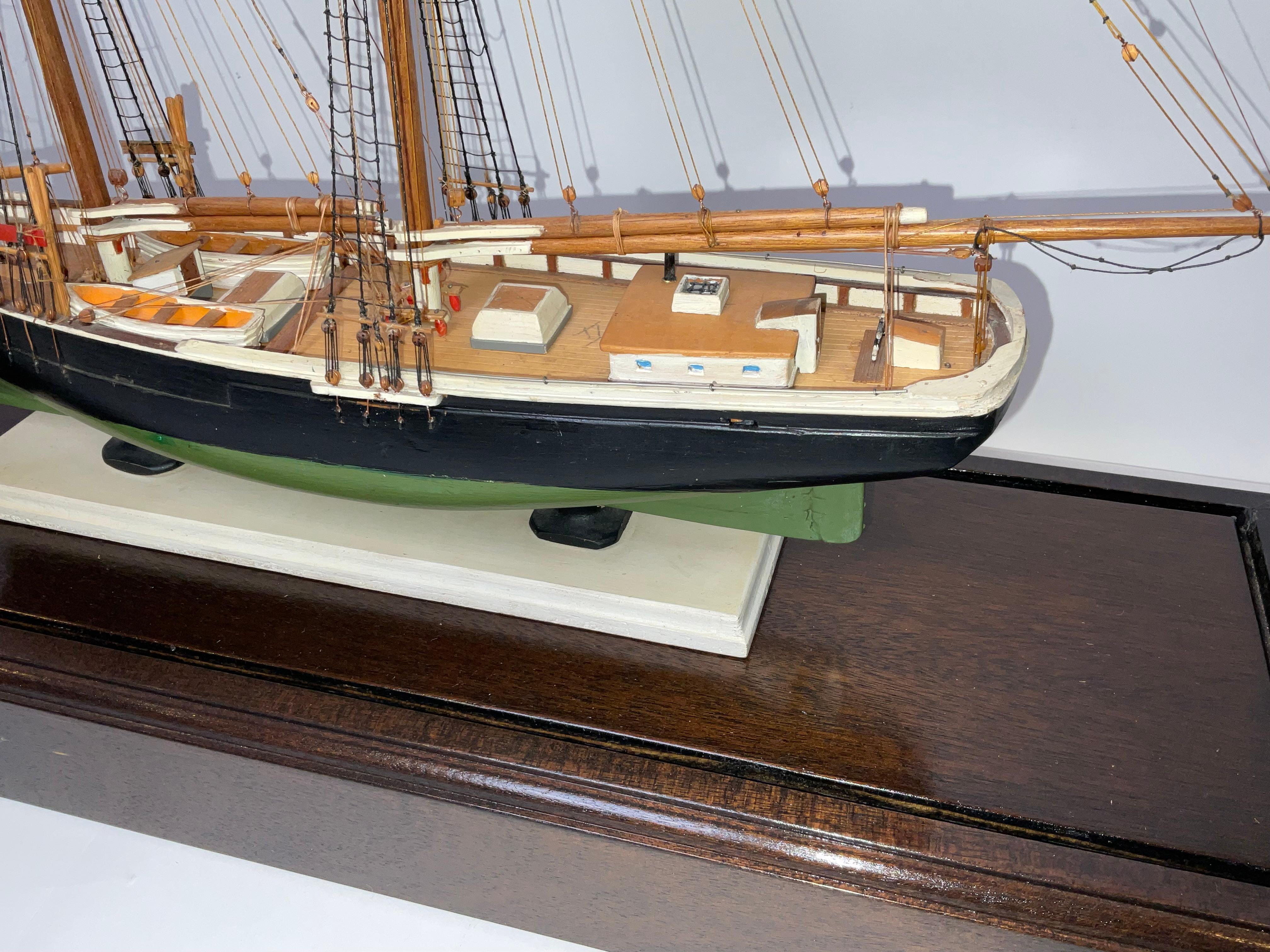 Modèle d'un érudit de pêcheur de style Sharpshooter en vente 13
