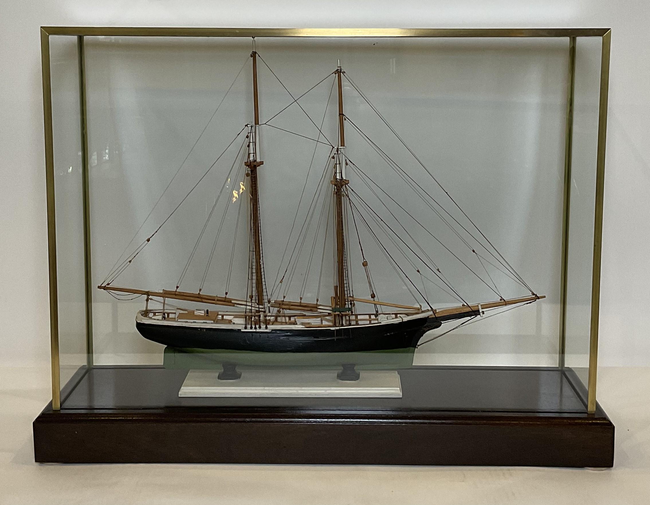 Nord-américain Modèle d'un érudit de pêcheur de style Sharpshooter en vente
