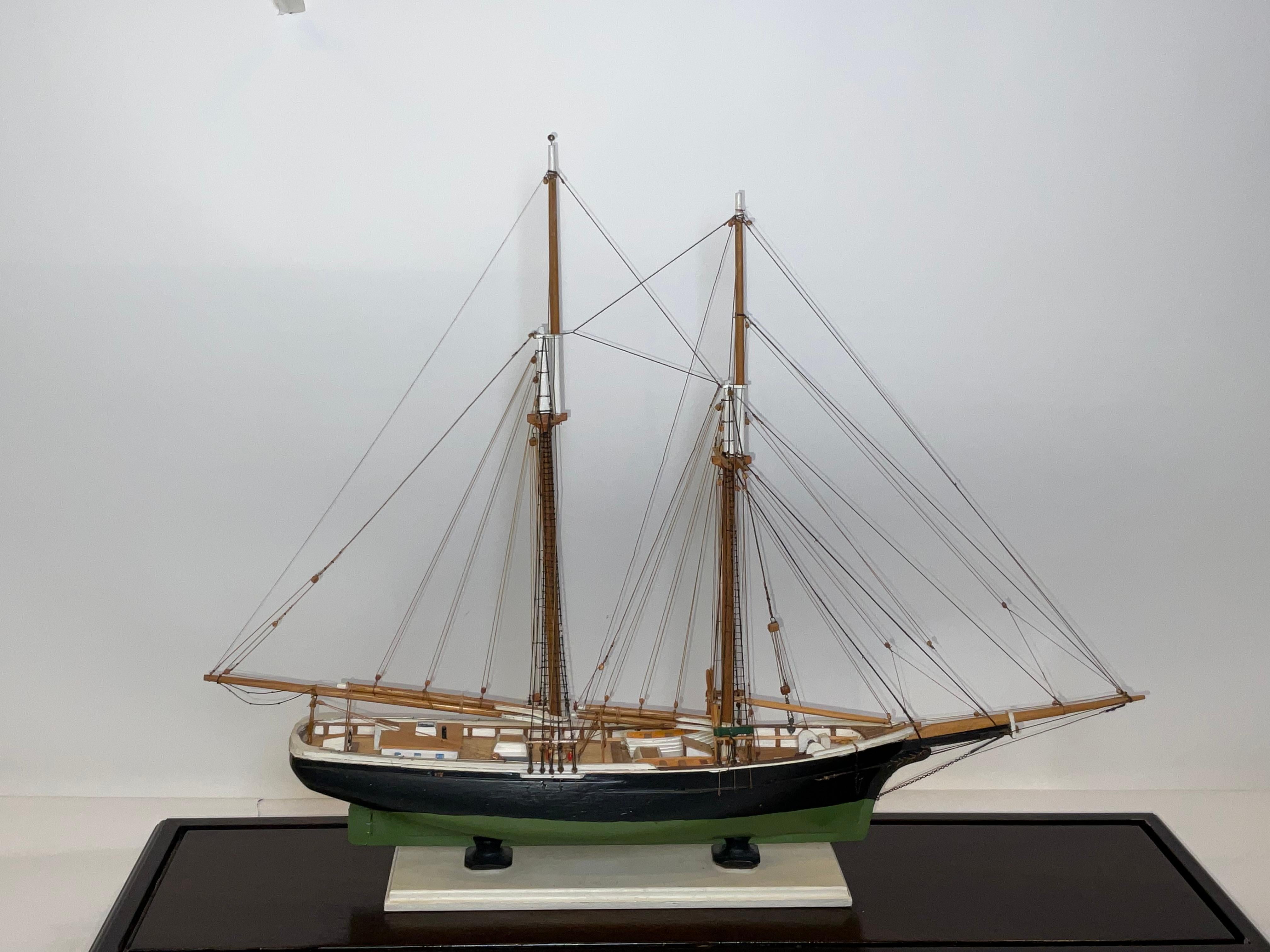 Modèle d'un érudit de pêcheur de style Sharpshooter Excellent état - En vente à Norwell, MA