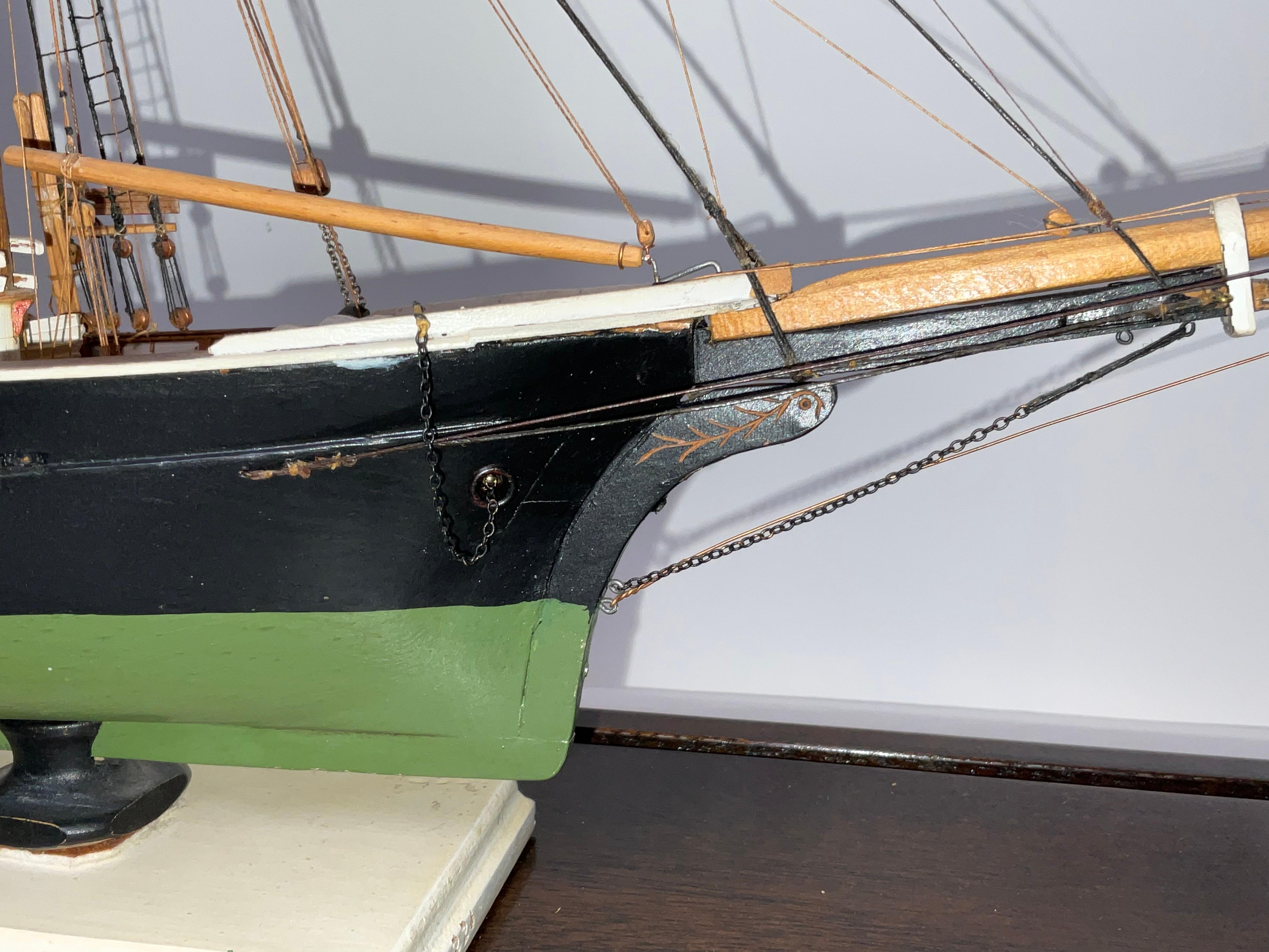 Bois Modèle d'un érudit de pêcheur de style Sharpshooter en vente