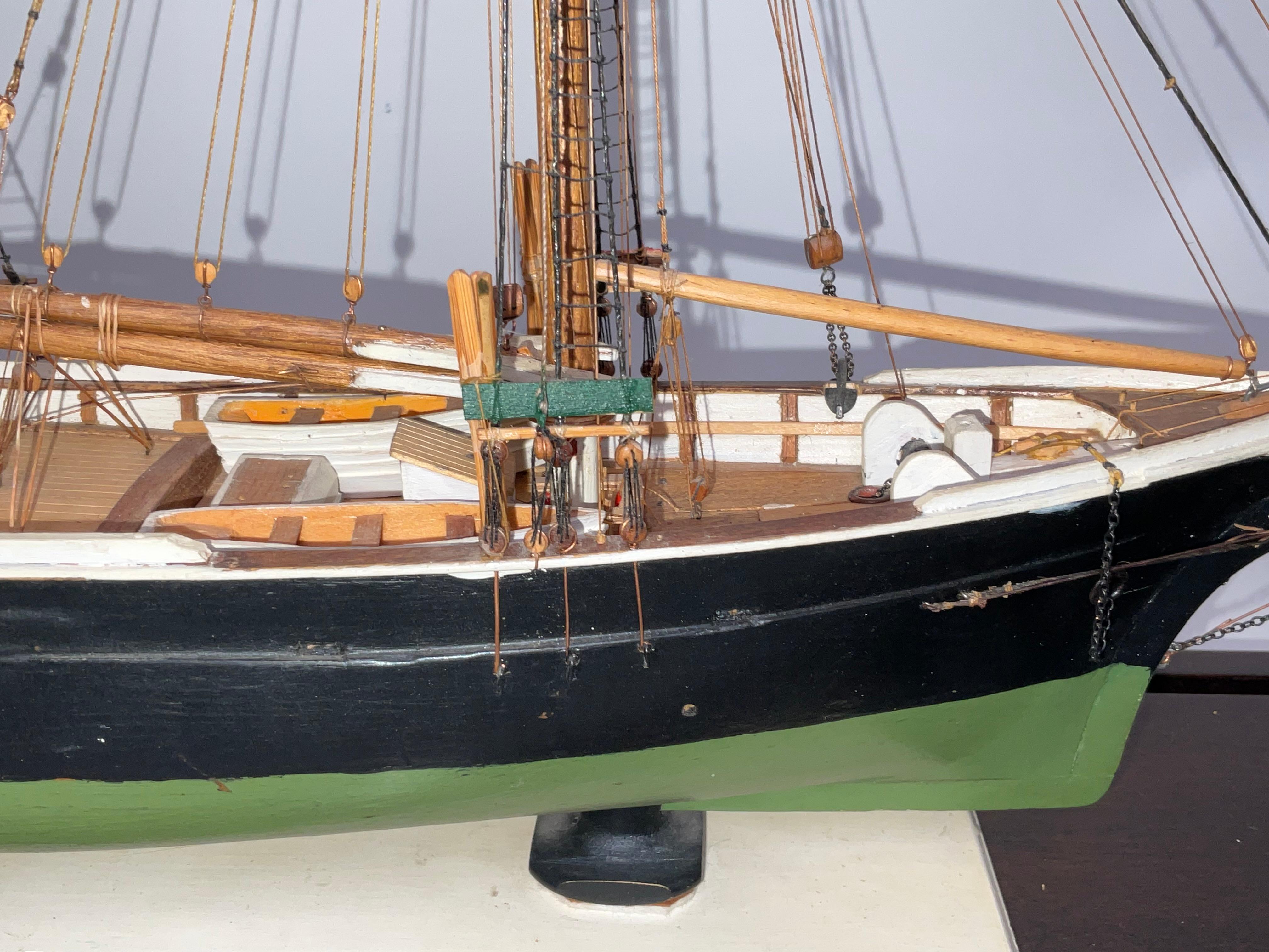 Modèle d'un érudit de pêcheur de style Sharpshooter en vente 2