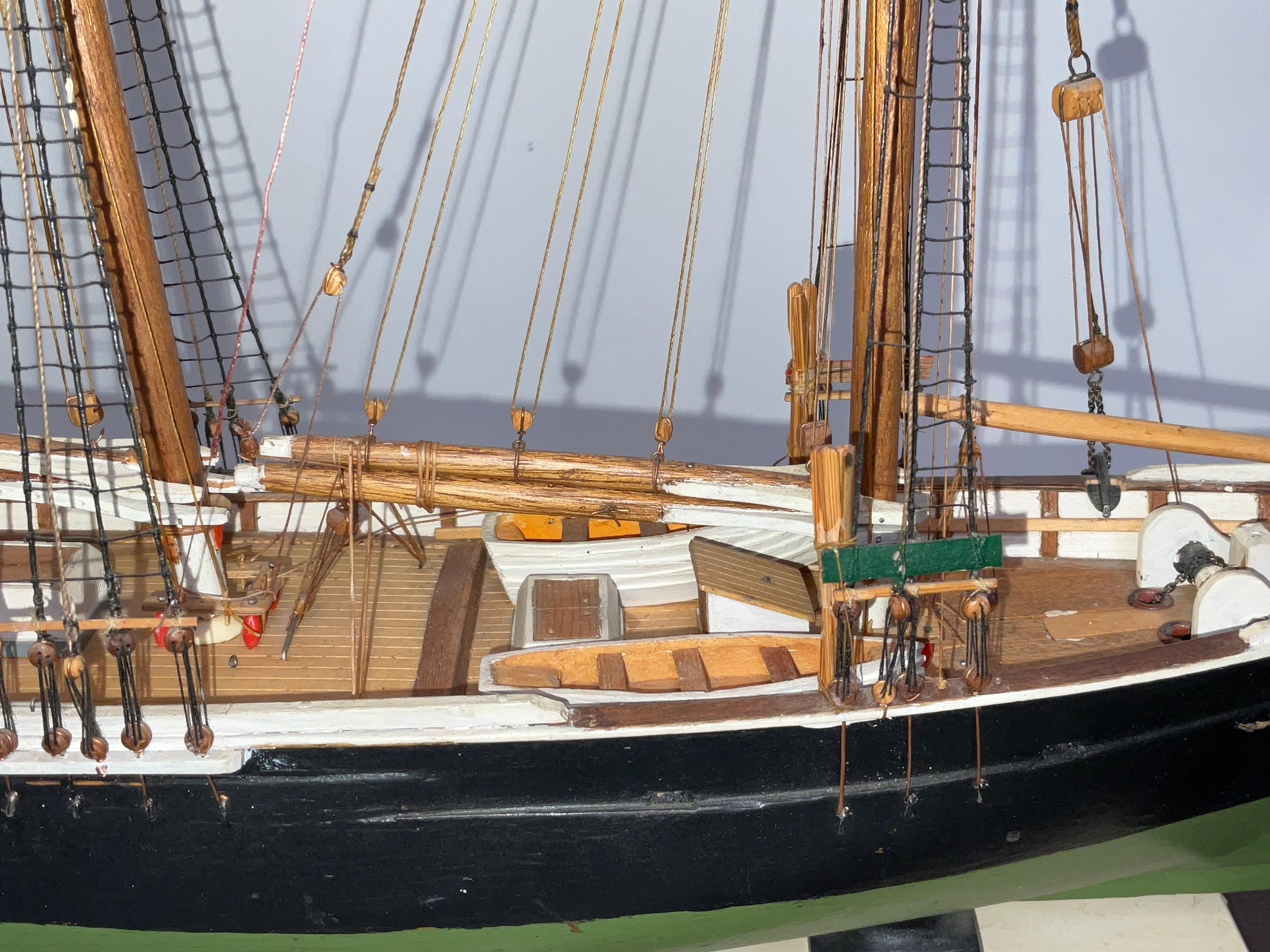 Modèle d'un érudit de pêcheur de style Sharpshooter en vente 3