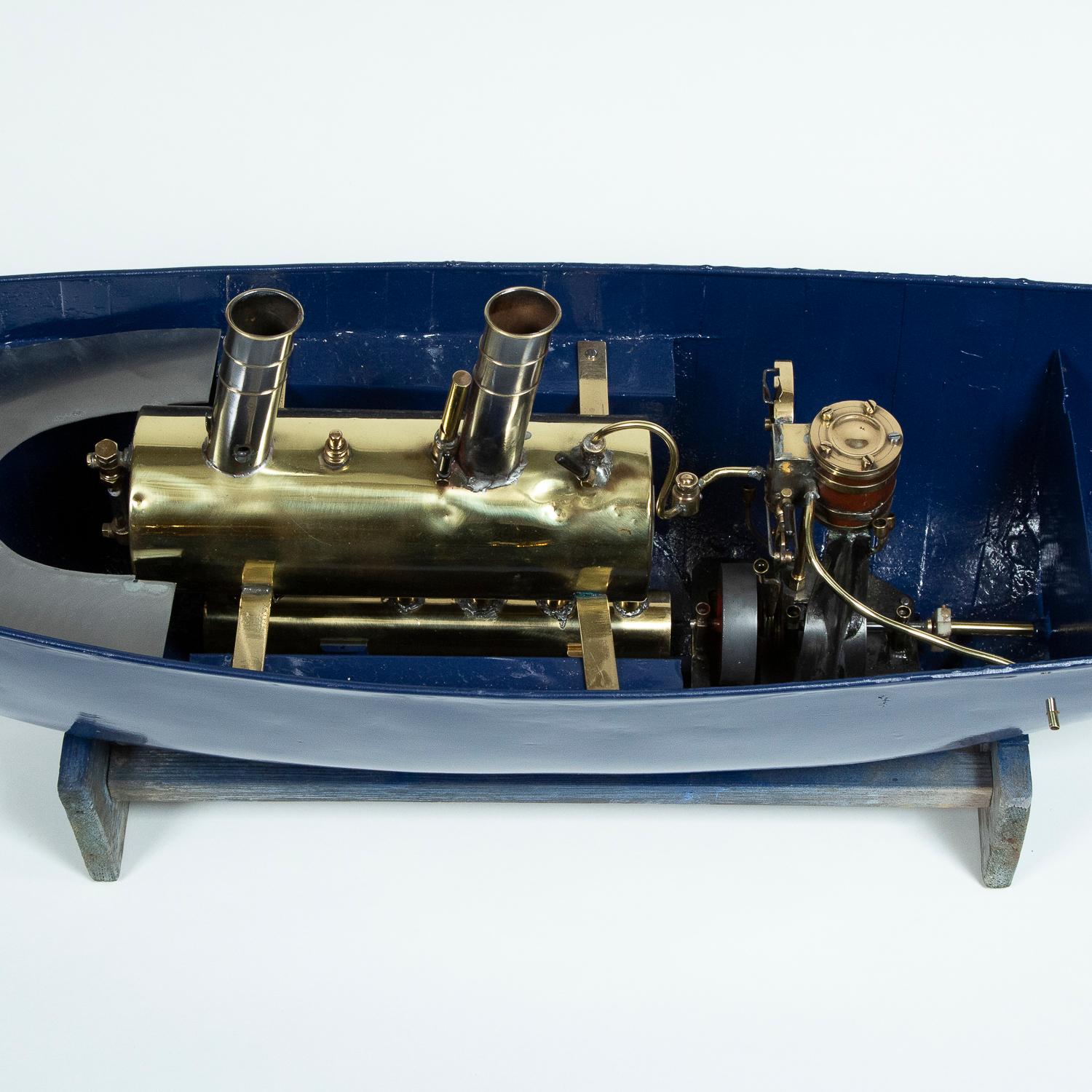 Model of a Steamboat, with Live-Steam Engine In Good Condition In London, GB