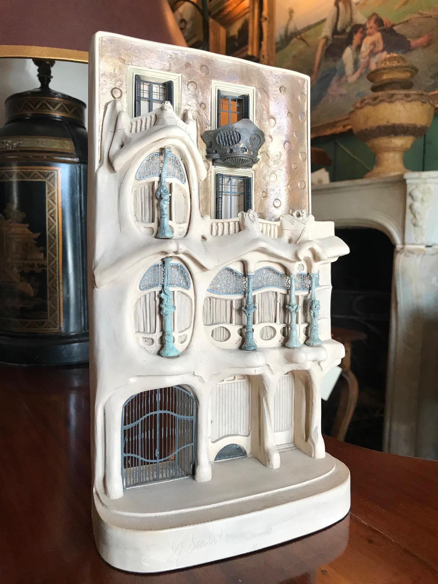 Model of Casa Battlo Gaudi Barcelona plaster architectural Biblot maquette
Very beautiful decorative element of Casa Batlló Battlo is a building in the center of Barcelona. It was designed by Antoni Gaudi and is considered one of his