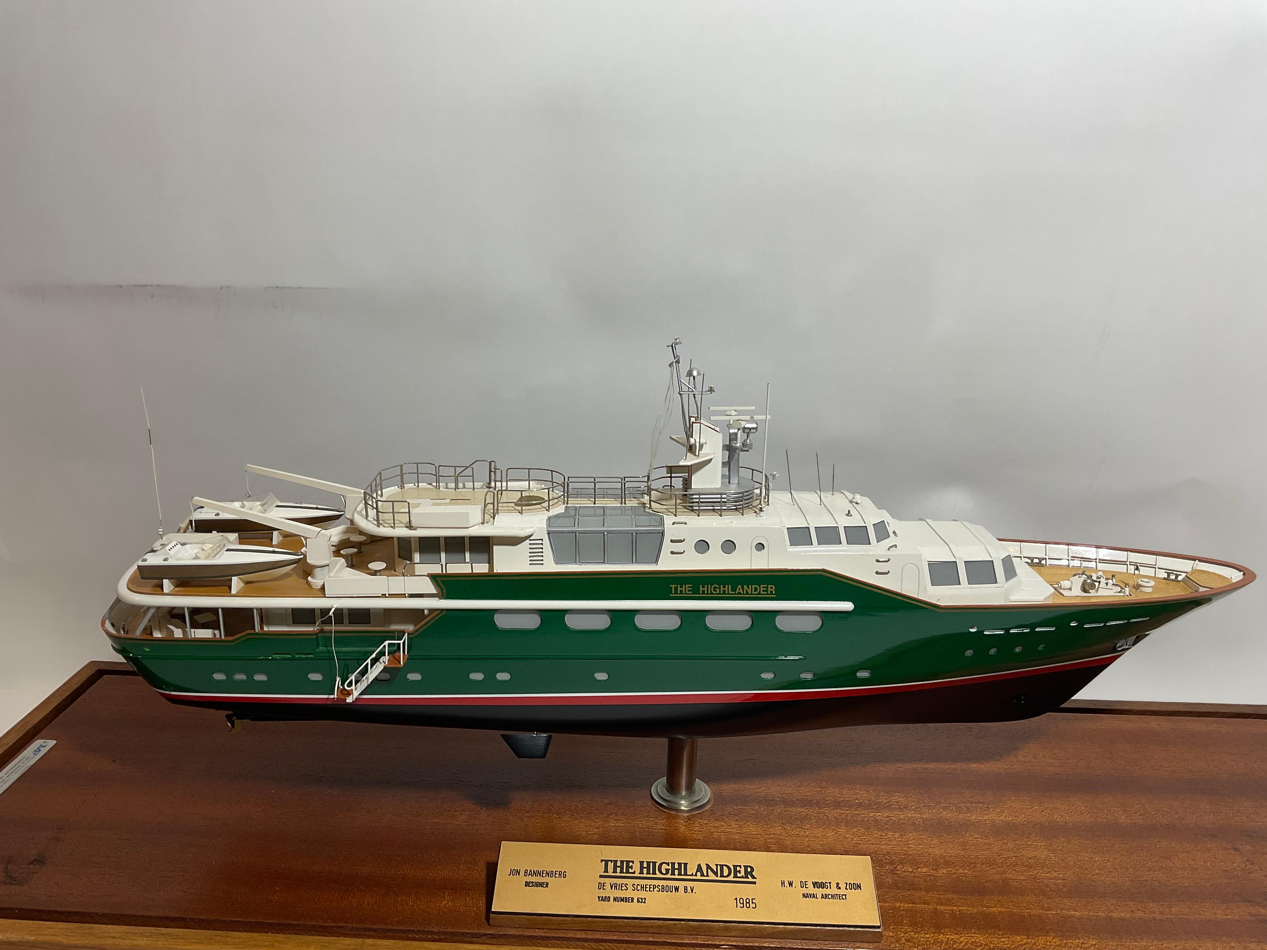 Modèle du yacht « The Highlander » de Malcolm Forbes Excellent état - En vente à Norwell, MA