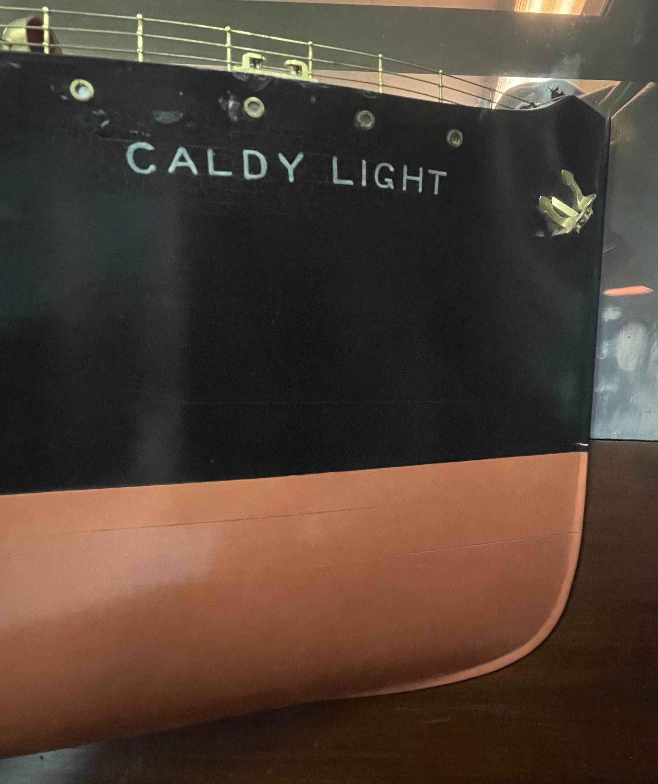 Schiffswerftmodell des Halbrumpfs „Caldy Light“ in seinem ursprünglichen Holzgehäuse im Angebot 8