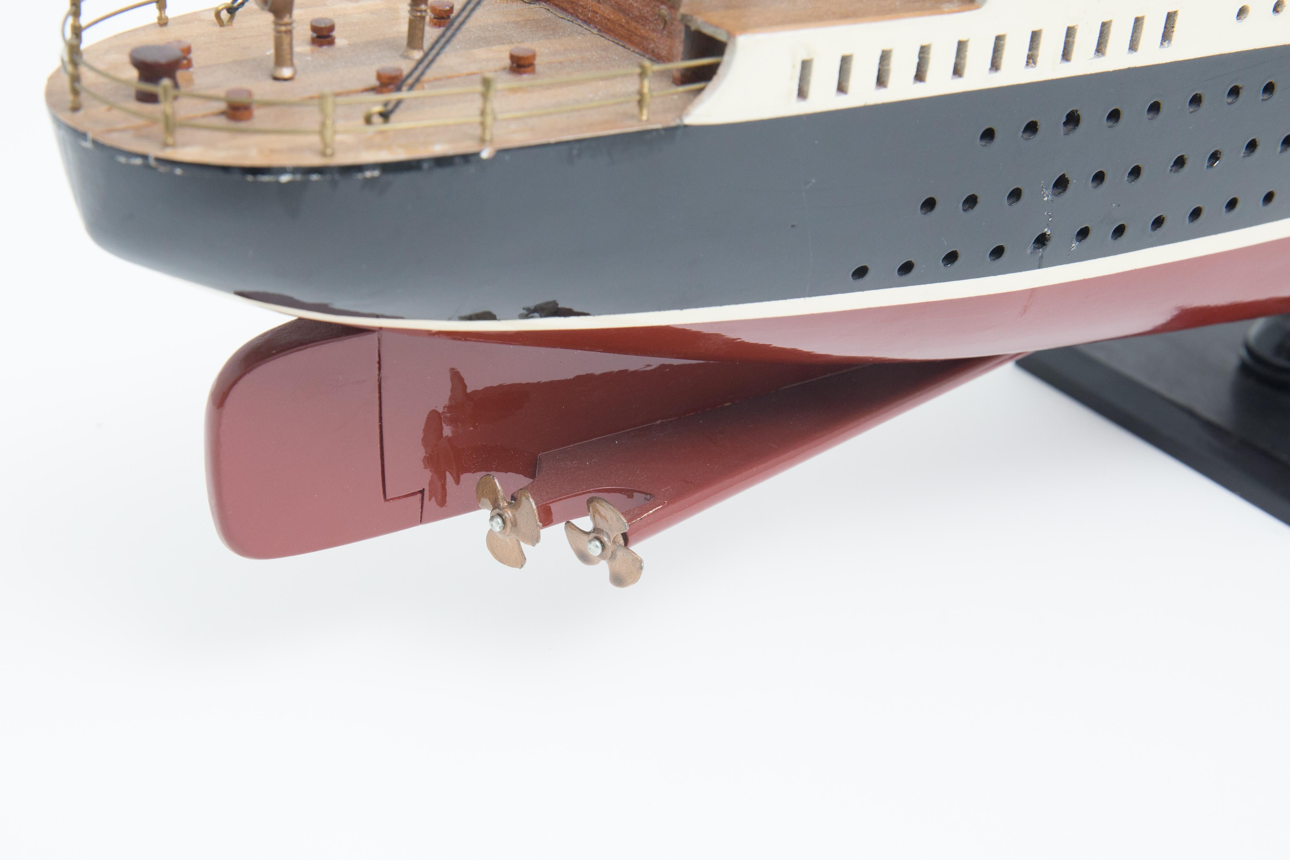 Model of the Cunard luxury Liner, Queen Mary 6