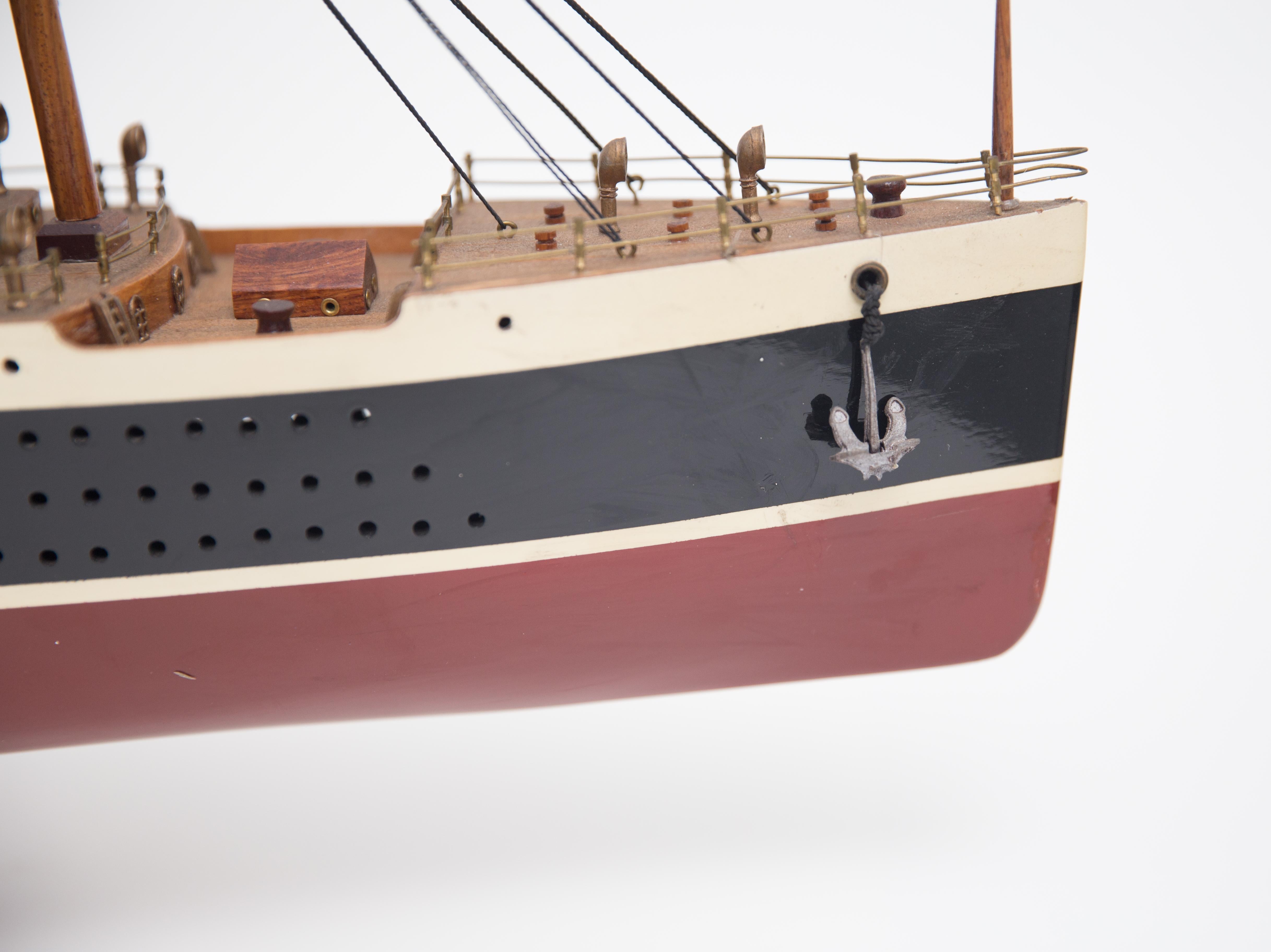 Model of the Cunard luxury Liner, Queen Mary In Good Condition In Hudson, NY