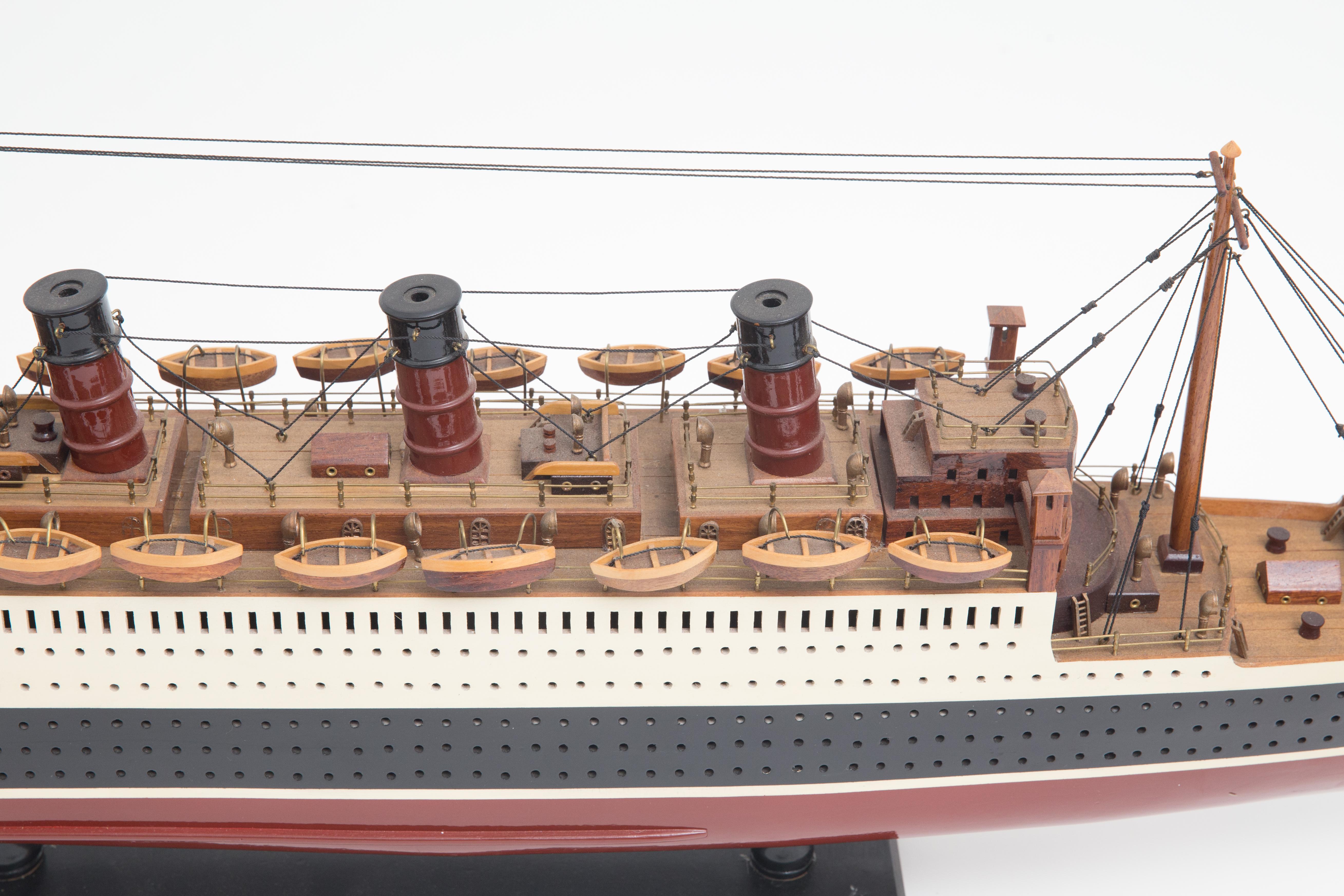 Model of the Cunard luxury Liner, Queen Mary 4