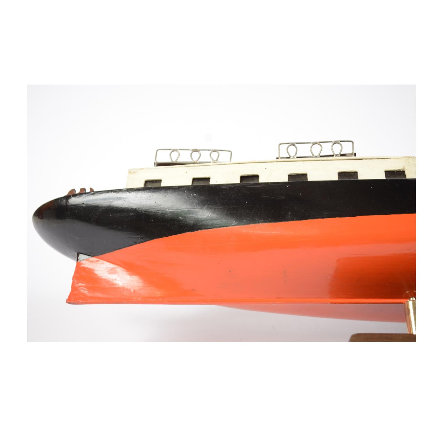 Model of the Danish Steamer Hjejlen, Black and Red Wood 9