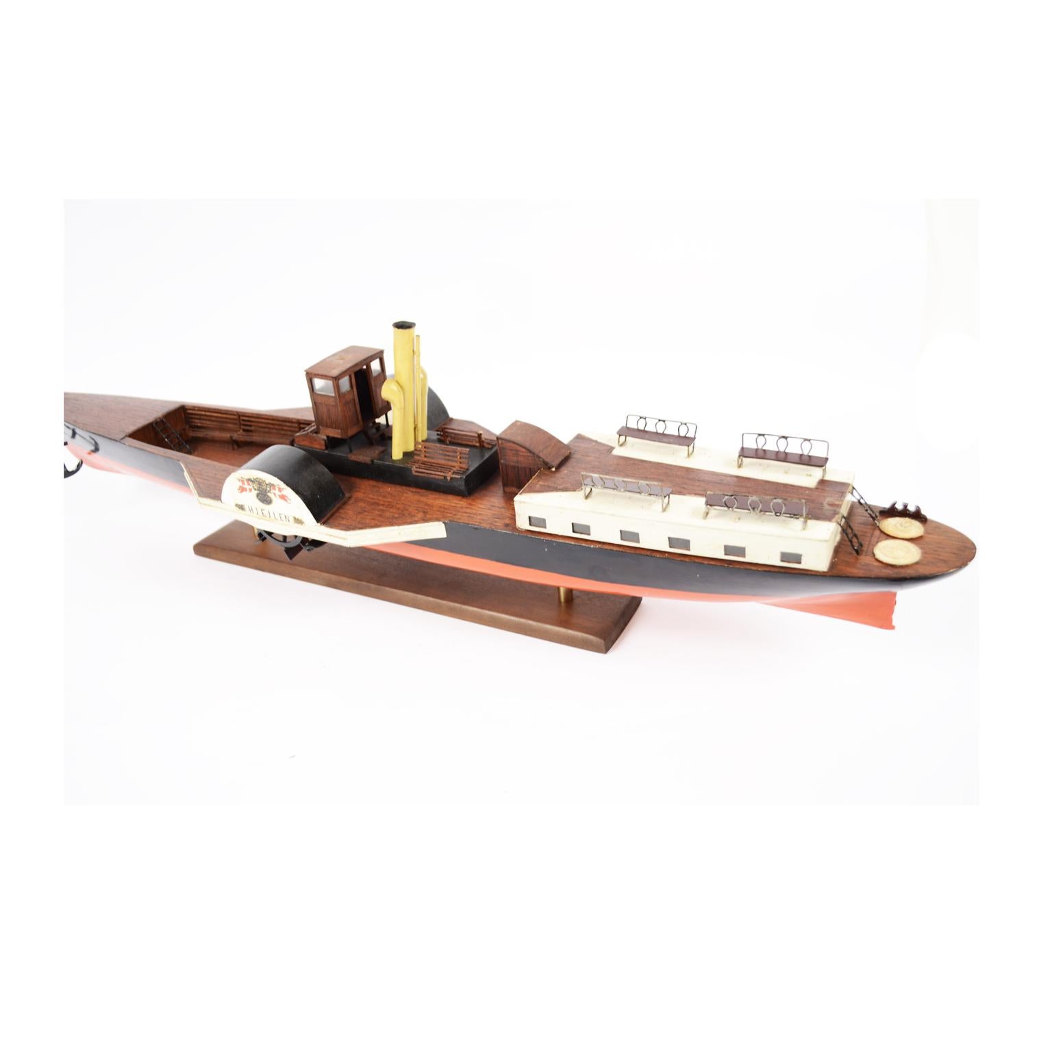 Model of the Danish Steamer Hjejlen, Black and Red Wood In Good Condition In Milan, IT