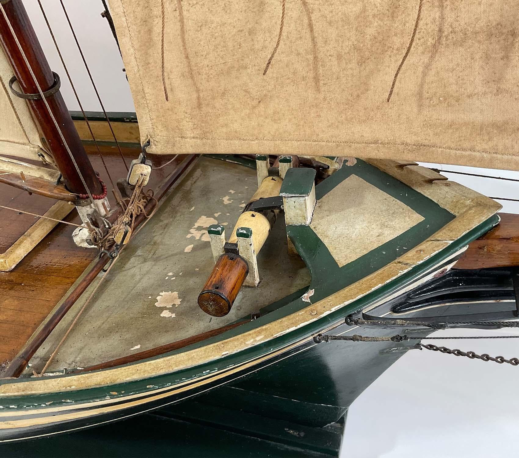 Model of the Oyster Sloop Fanny Fern of Quincy Mass In Excellent Condition For Sale In Norwell, MA