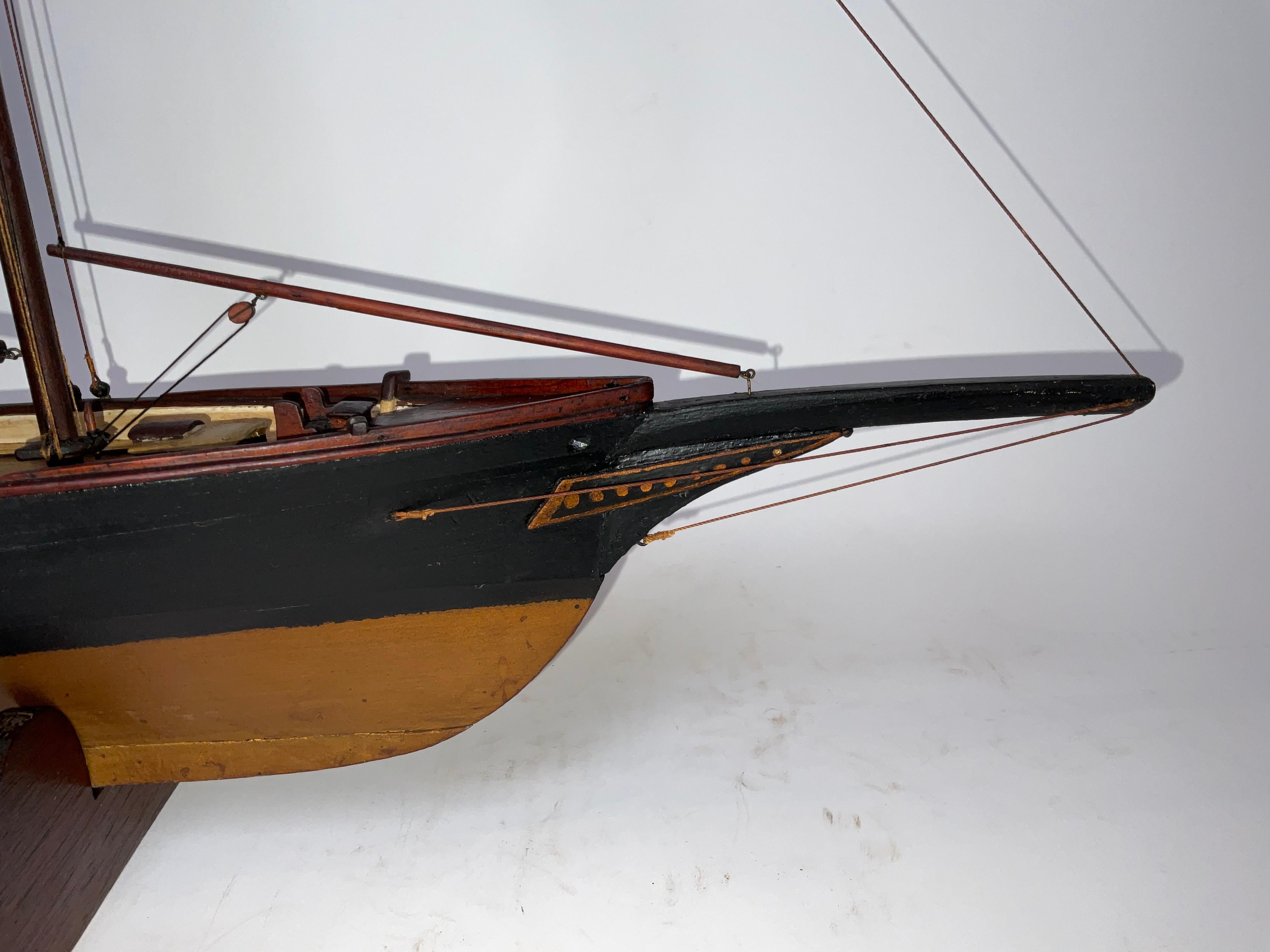 Modèle du yacht Schooner Yacht Vim Bon état - En vente à Norwell, MA