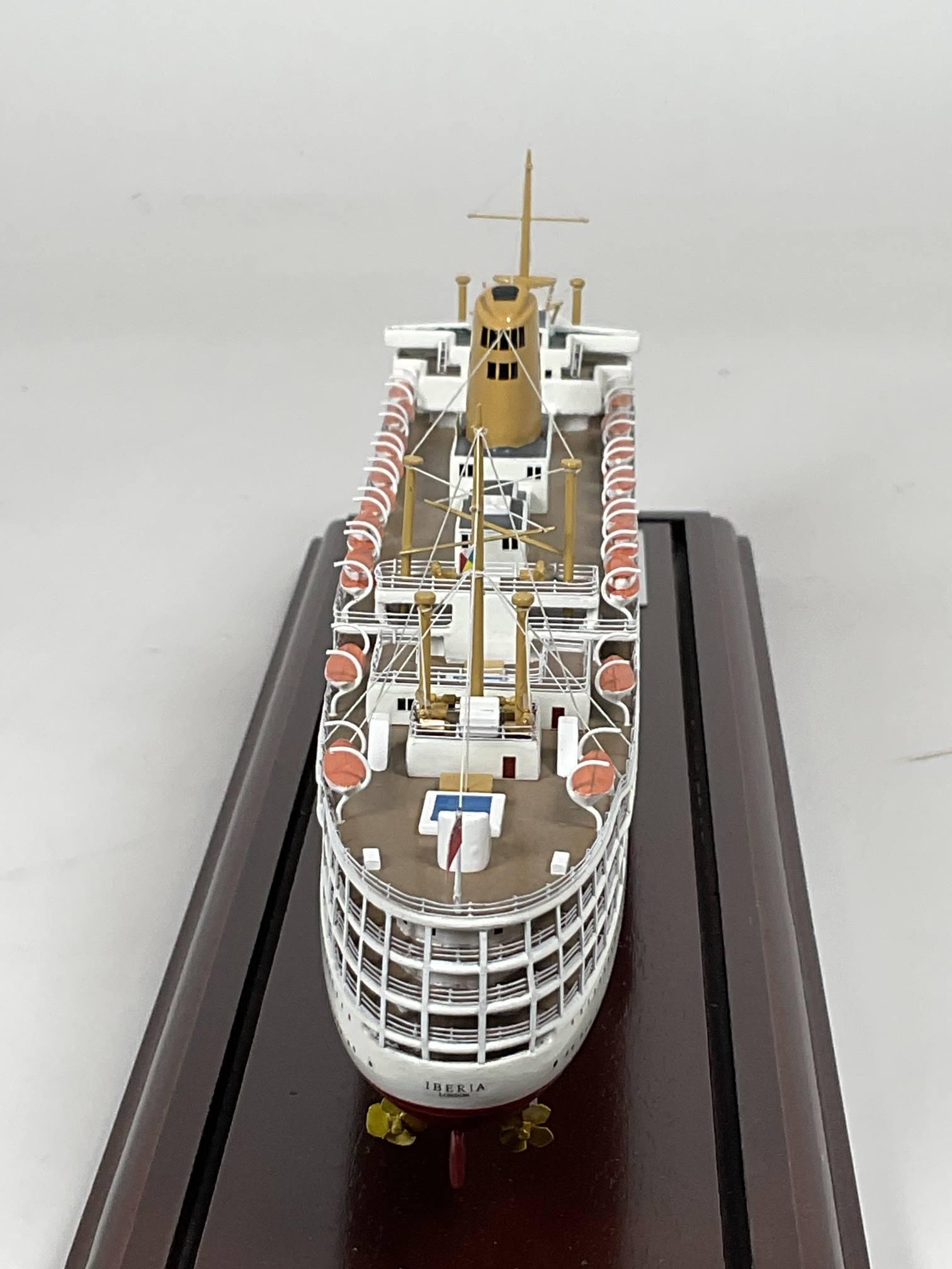 Model of the SS Steam Ship Iberia In Good Condition For Sale In Norwell, MA