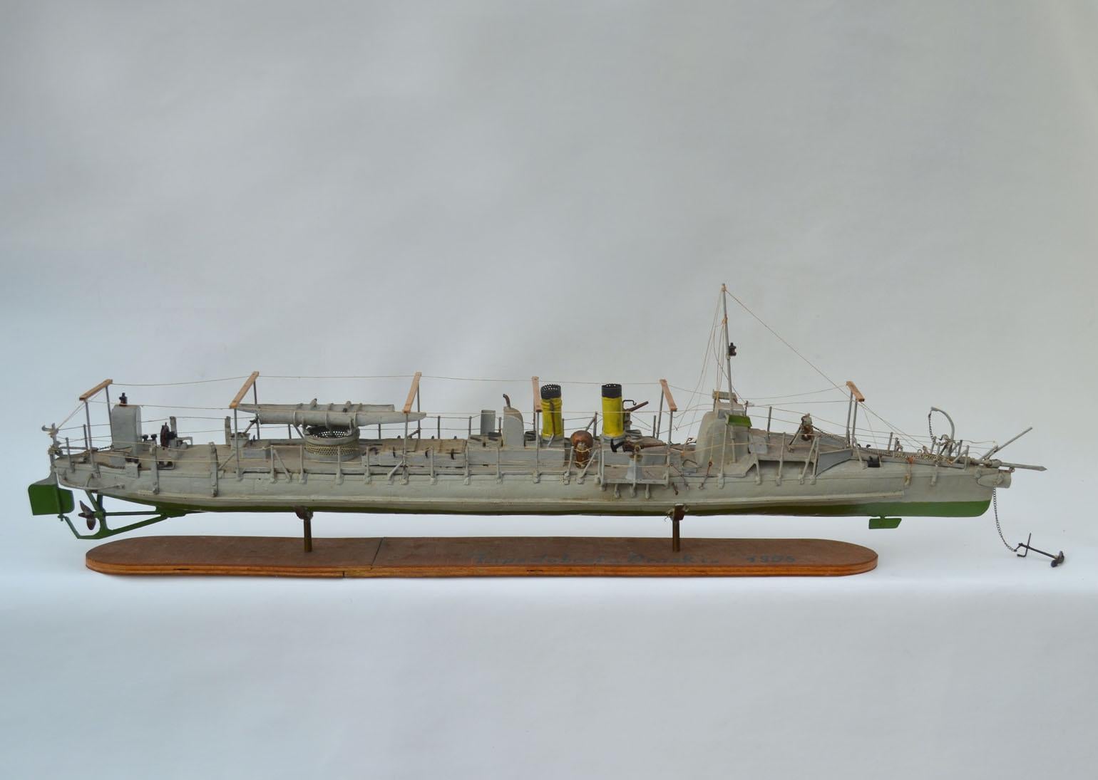 model torpedo