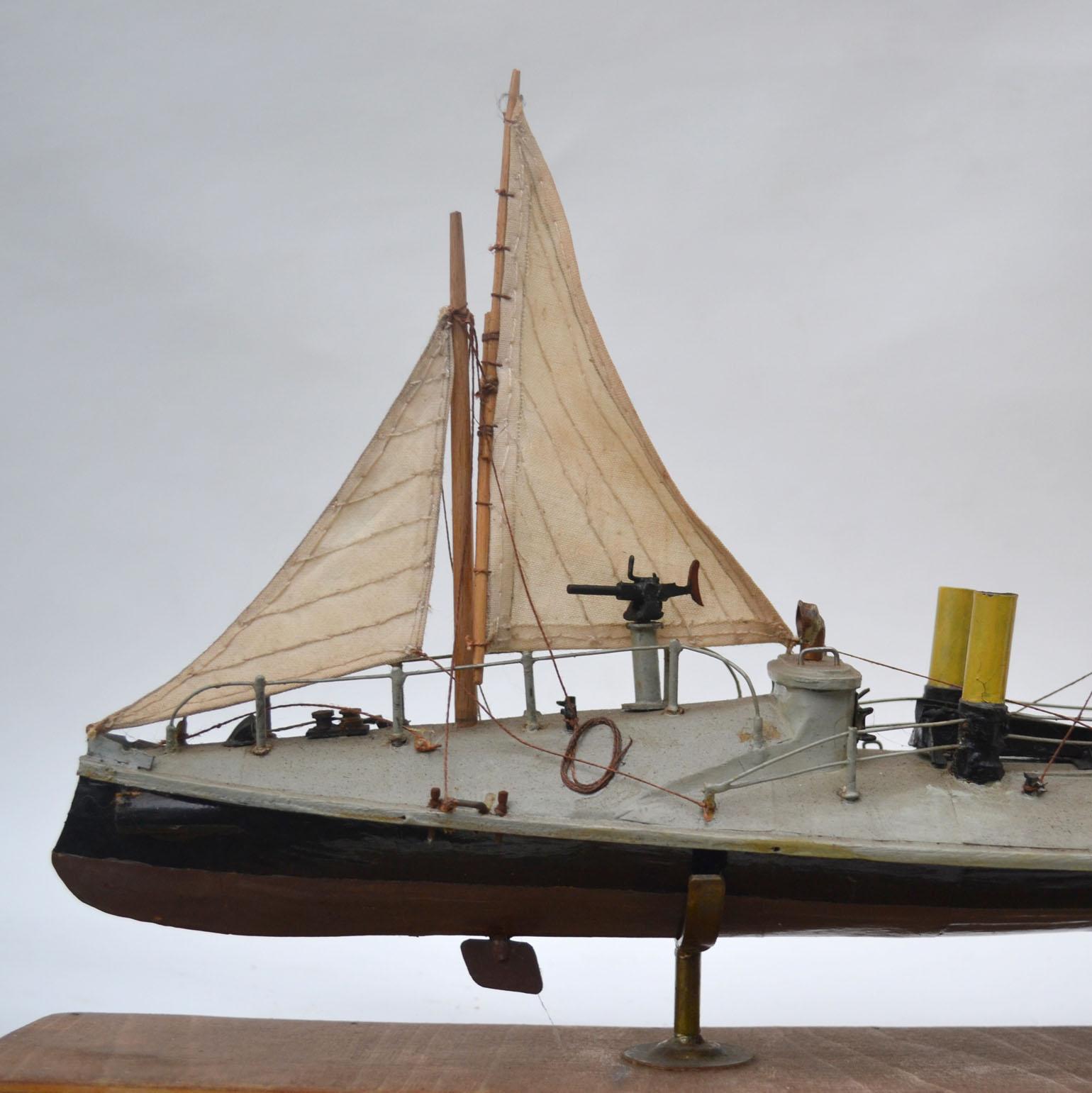 Modell eines Torpedobootes der Klasse Batum, 1880 (Frühes 20. Jahrhundert) im Angebot