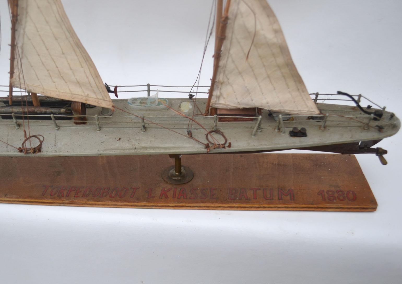 Modell eines Torpedobootes der Klasse Batum, 1880 (Holz) im Angebot