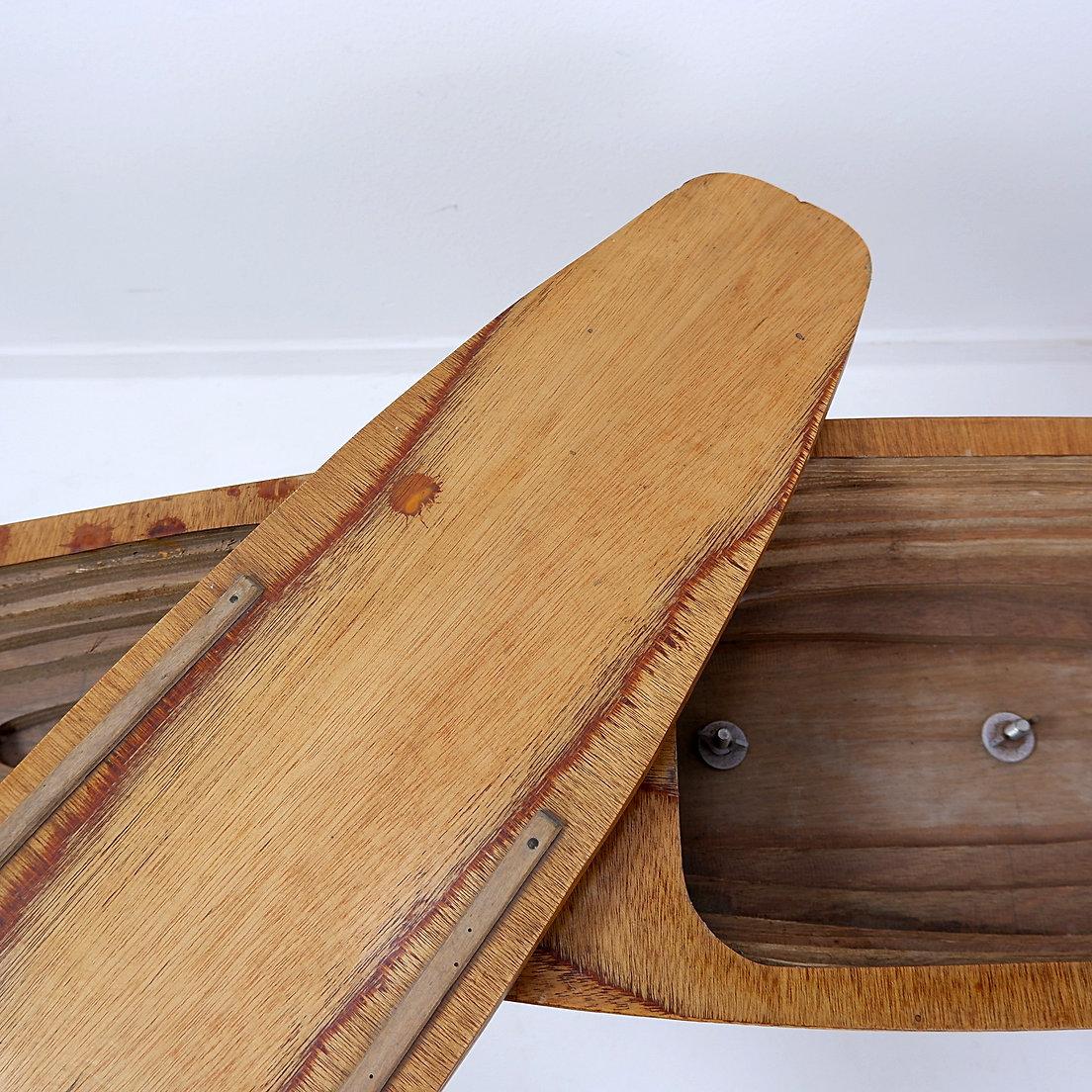 Modèle de coque de bateau en bois sur base métallique - 20e en vente 3