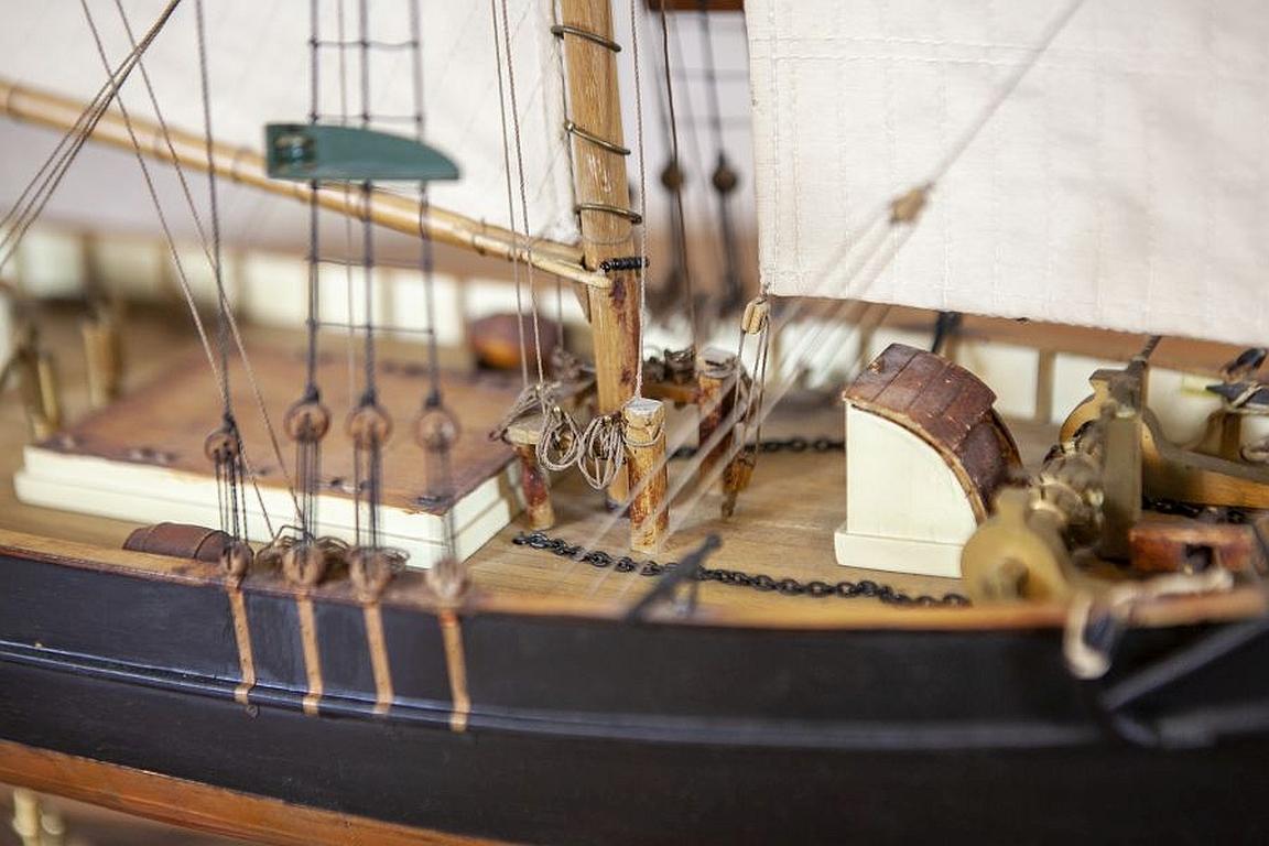 Model of Yacht From the Early 20th Century For Sale 5