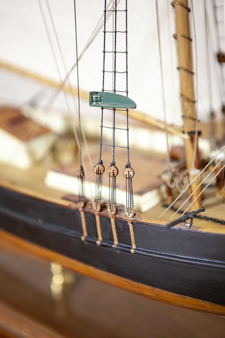 Model of Yacht From the Early 20th Century For Sale 7