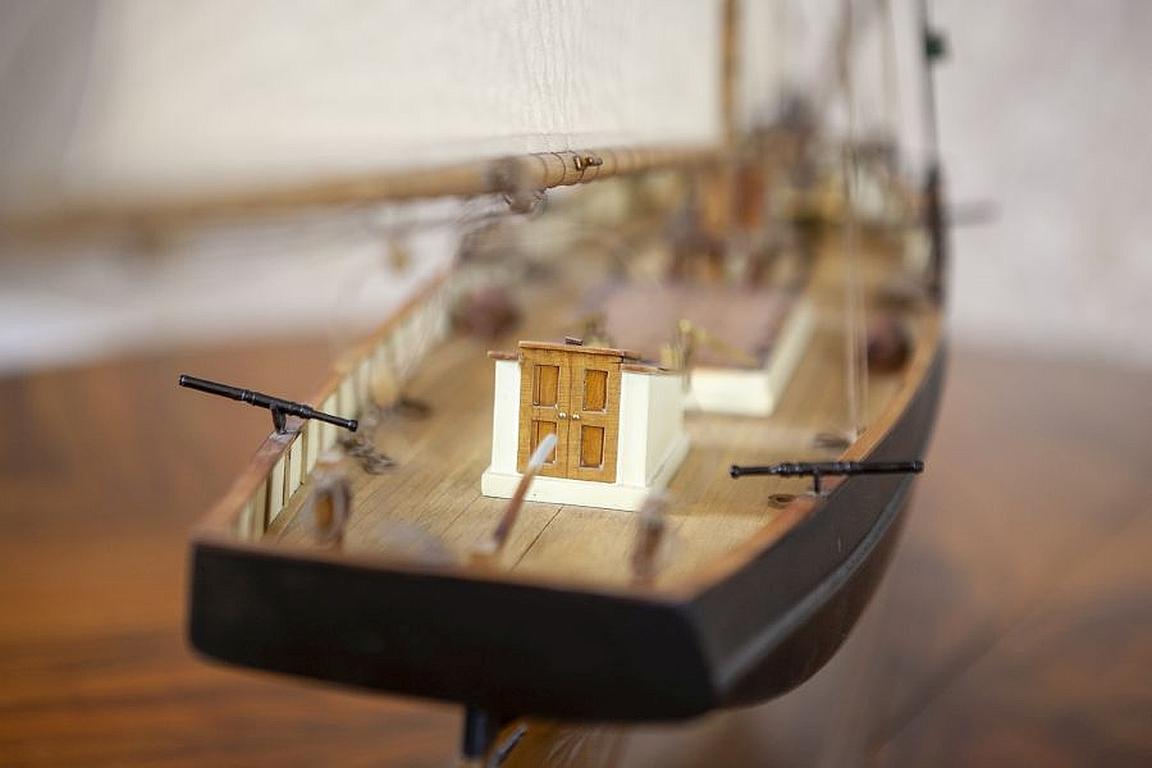 Model of Yacht From the Early 20th Century For Sale 9