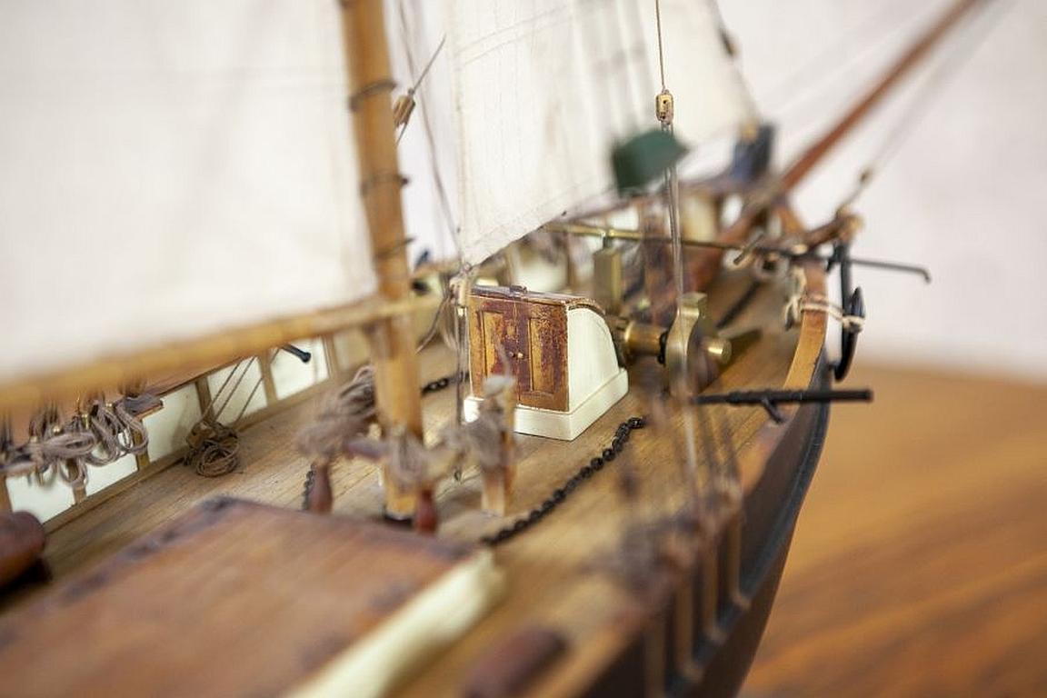 Model of Yacht From the Early 20th Century For Sale 10