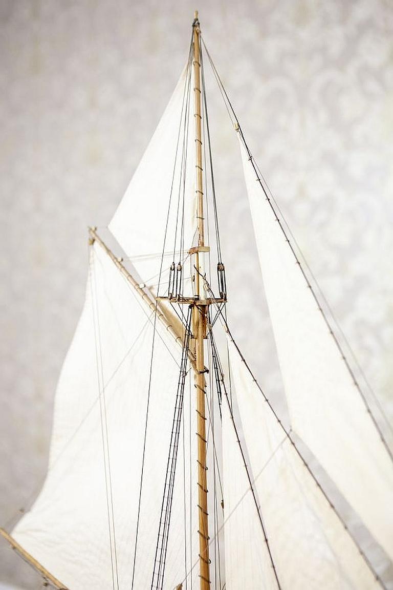 Model of Yacht From the Early 20th Century In Good Condition For Sale In Opole, PL