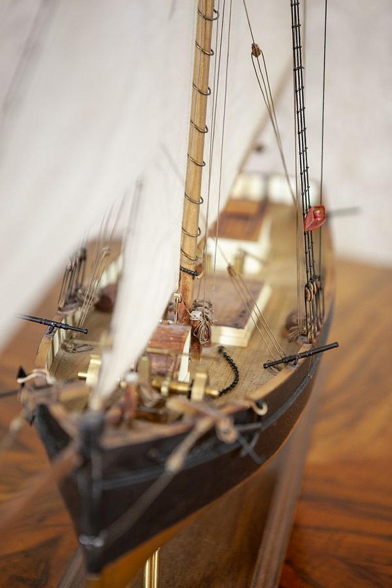 Model of Yacht From the Early 20th Century For Sale 1