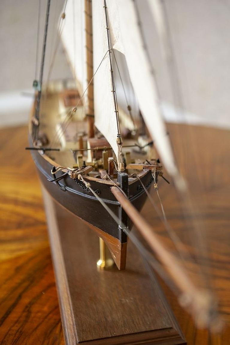 Model of Yacht From the Early 20th Century For Sale 3