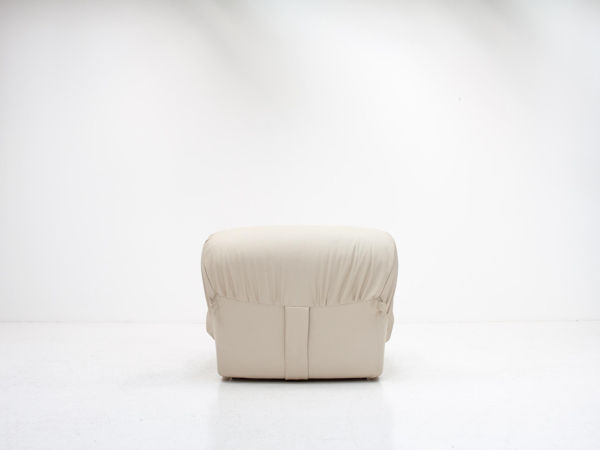 Model ‘Patate’ Leather Lounge Chair for Airborne France, 1970s 5
